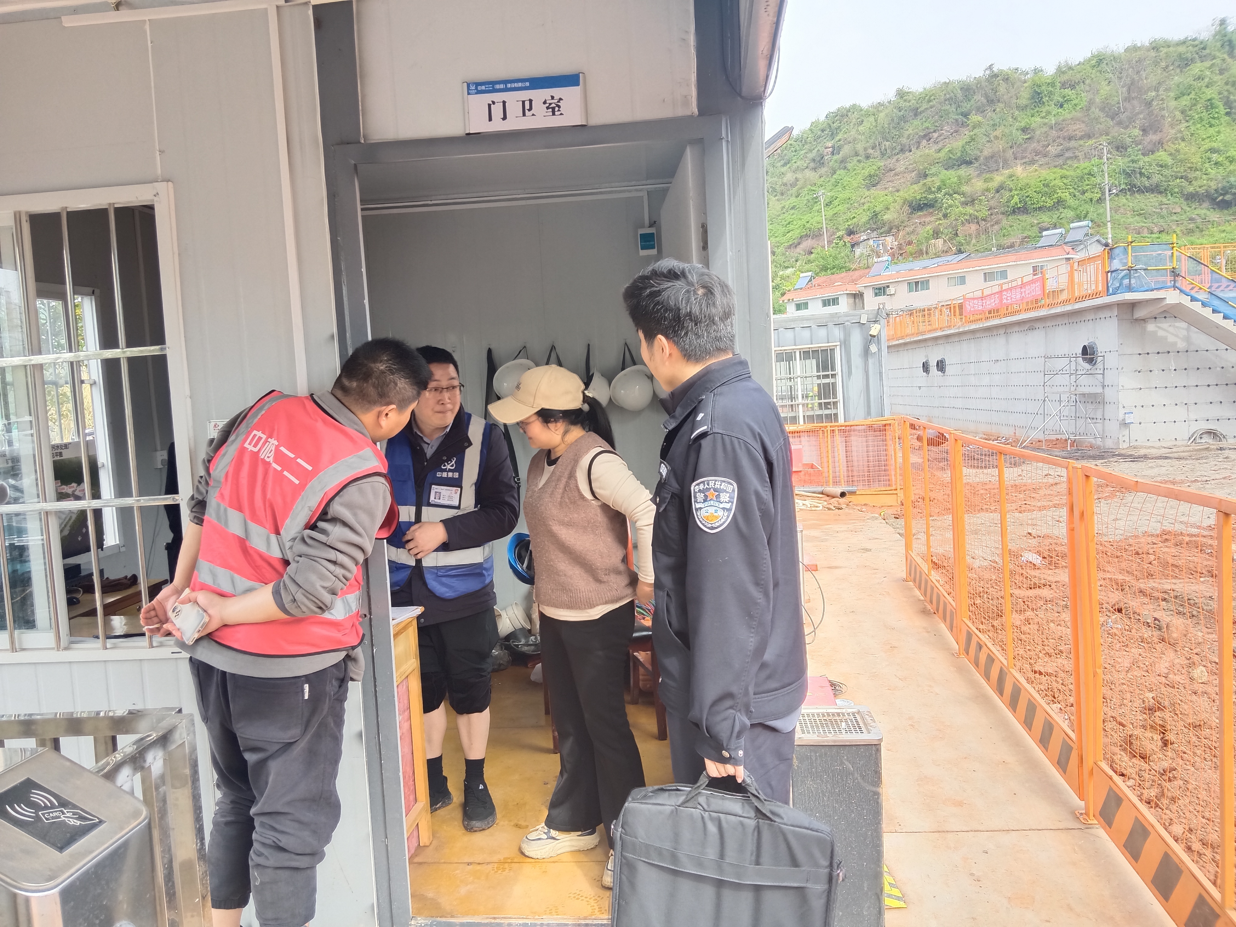 丁家坝社区：深入工地一线 精准掌握i流动人口信息