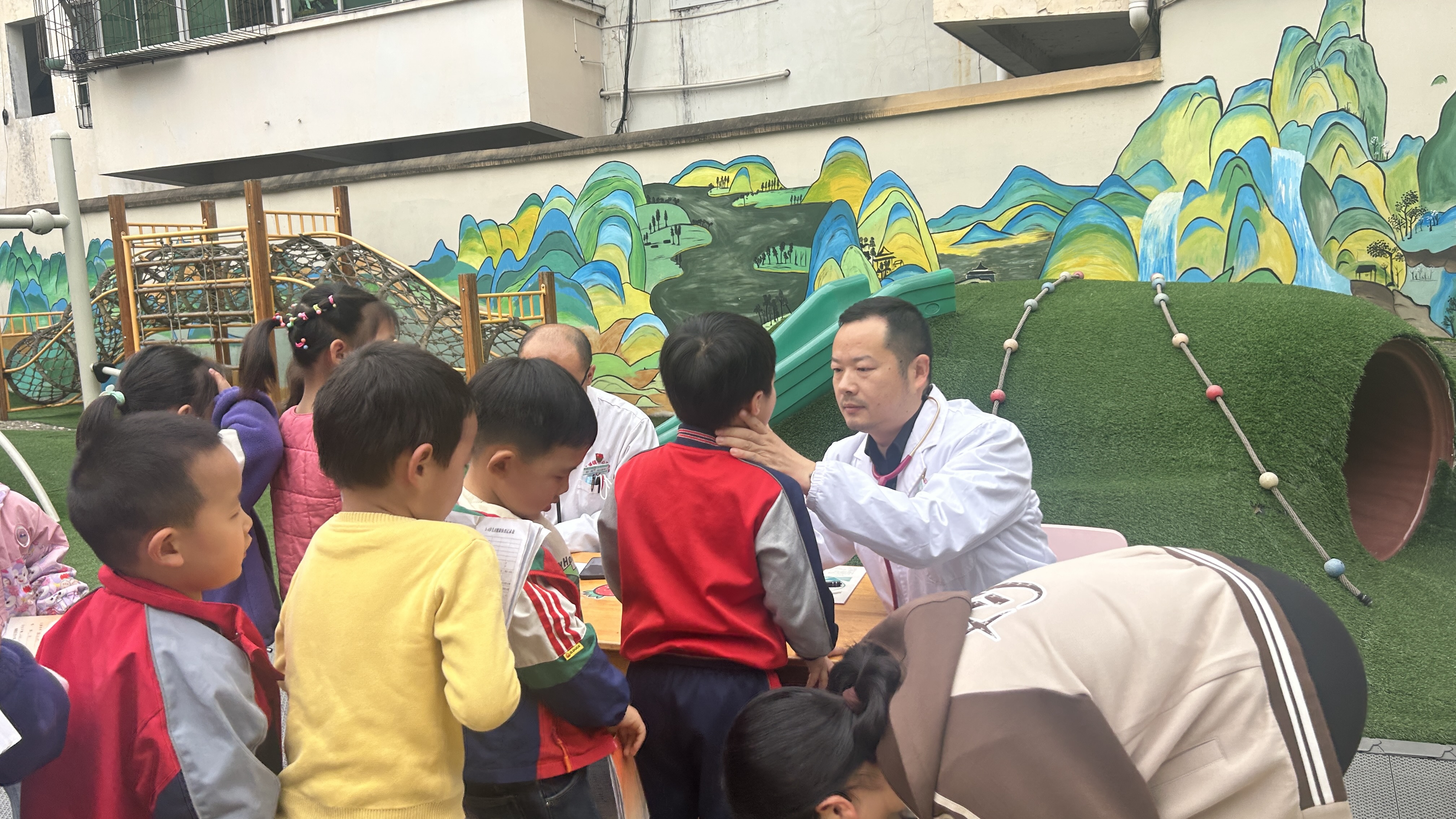 太平溪镇卫生院：爱心体检进校园 呵护幼儿健康路