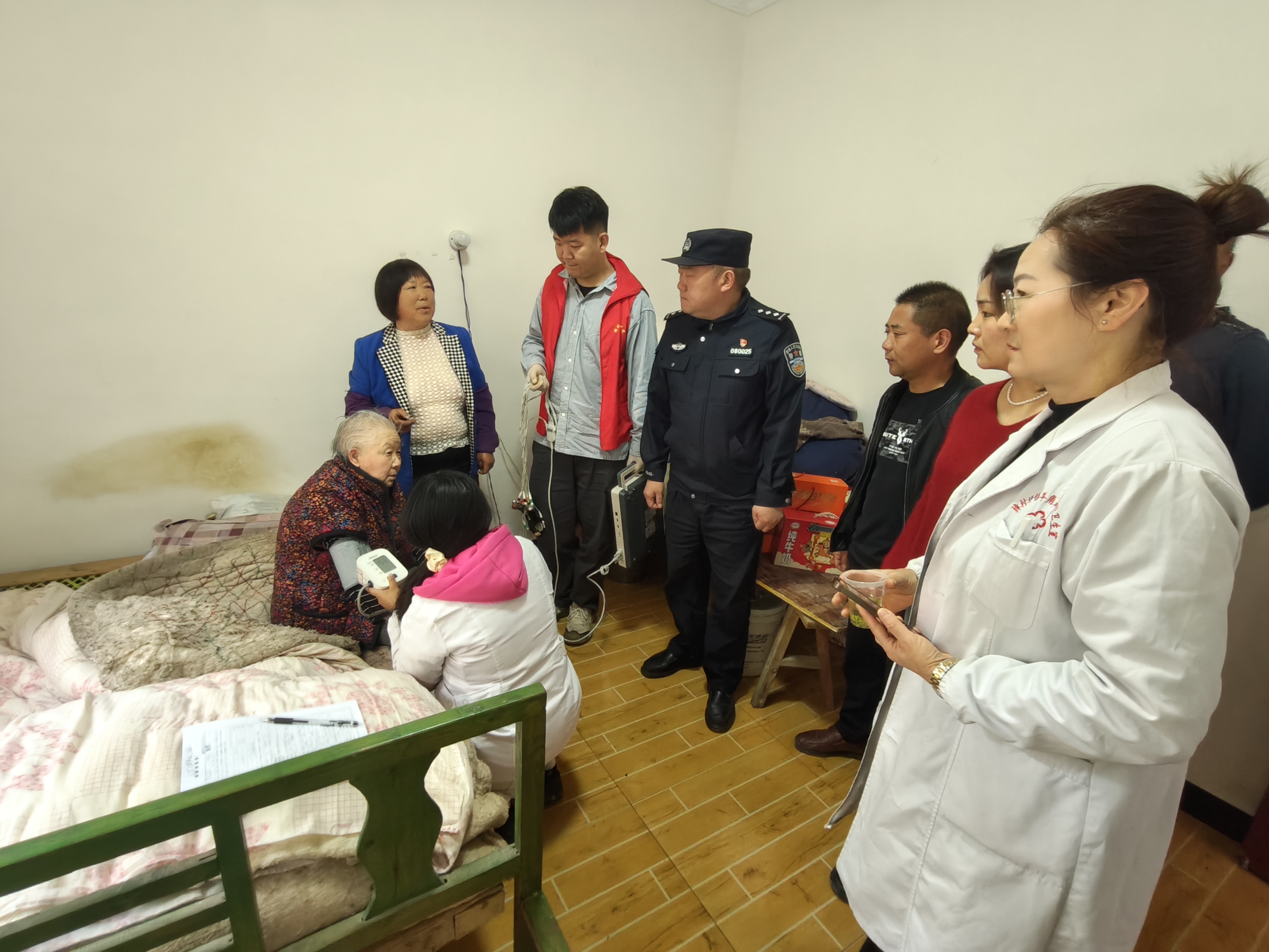 健康体检暖民心 关爱入户见真情