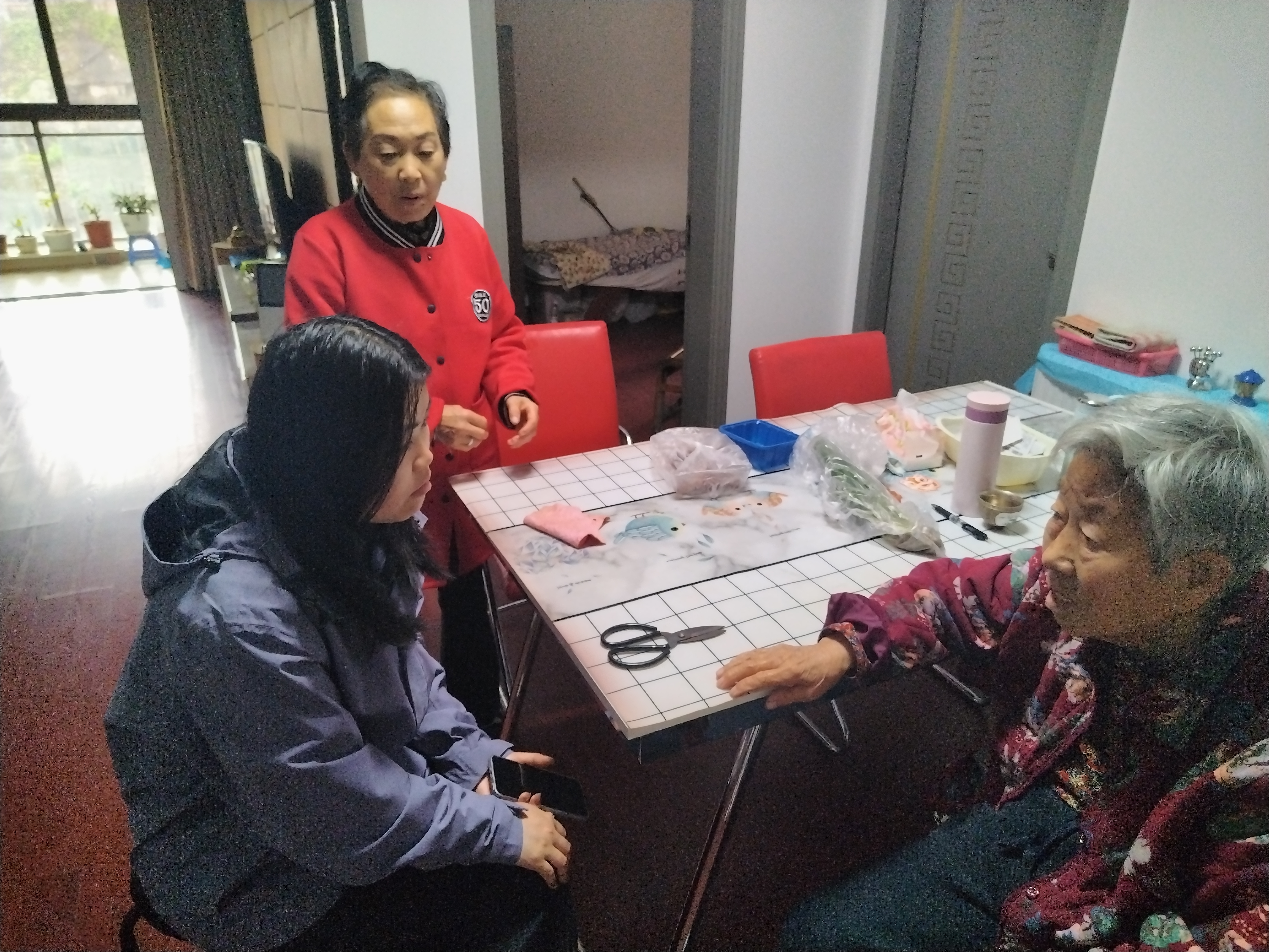 东城社区：网格走访暖夕阳，点滴关怀显温情