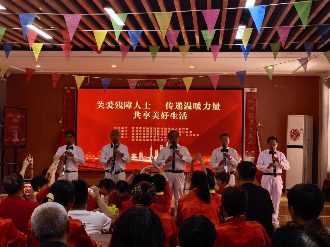 鸦鹊岭镇：情暖助残日 关爱暖人心