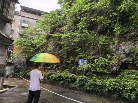 长江市场社区：筑牢雨后安全防线 全面排查除险护航