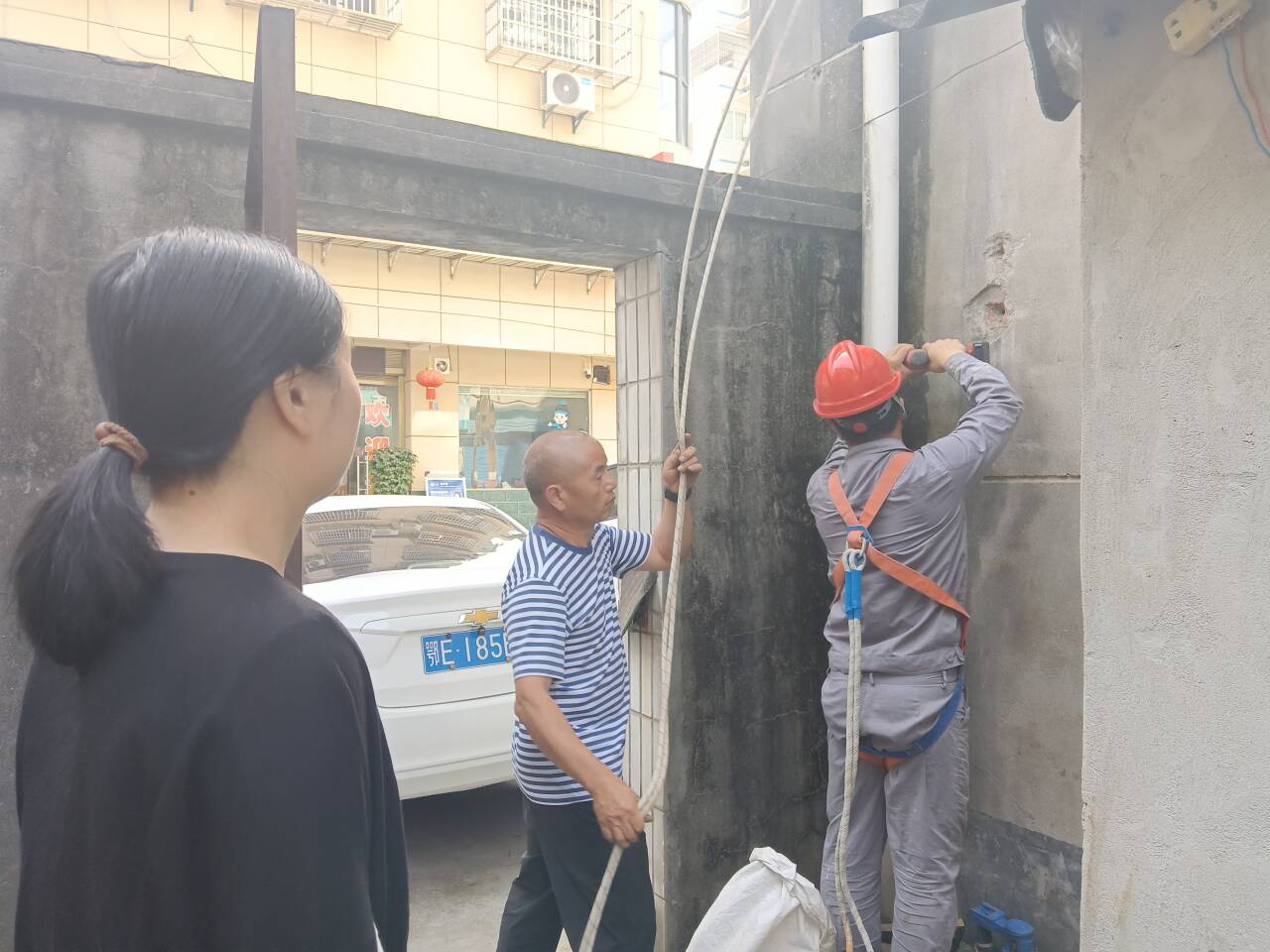 东湖社区：居民自治解难题 老旧水管焕新颜