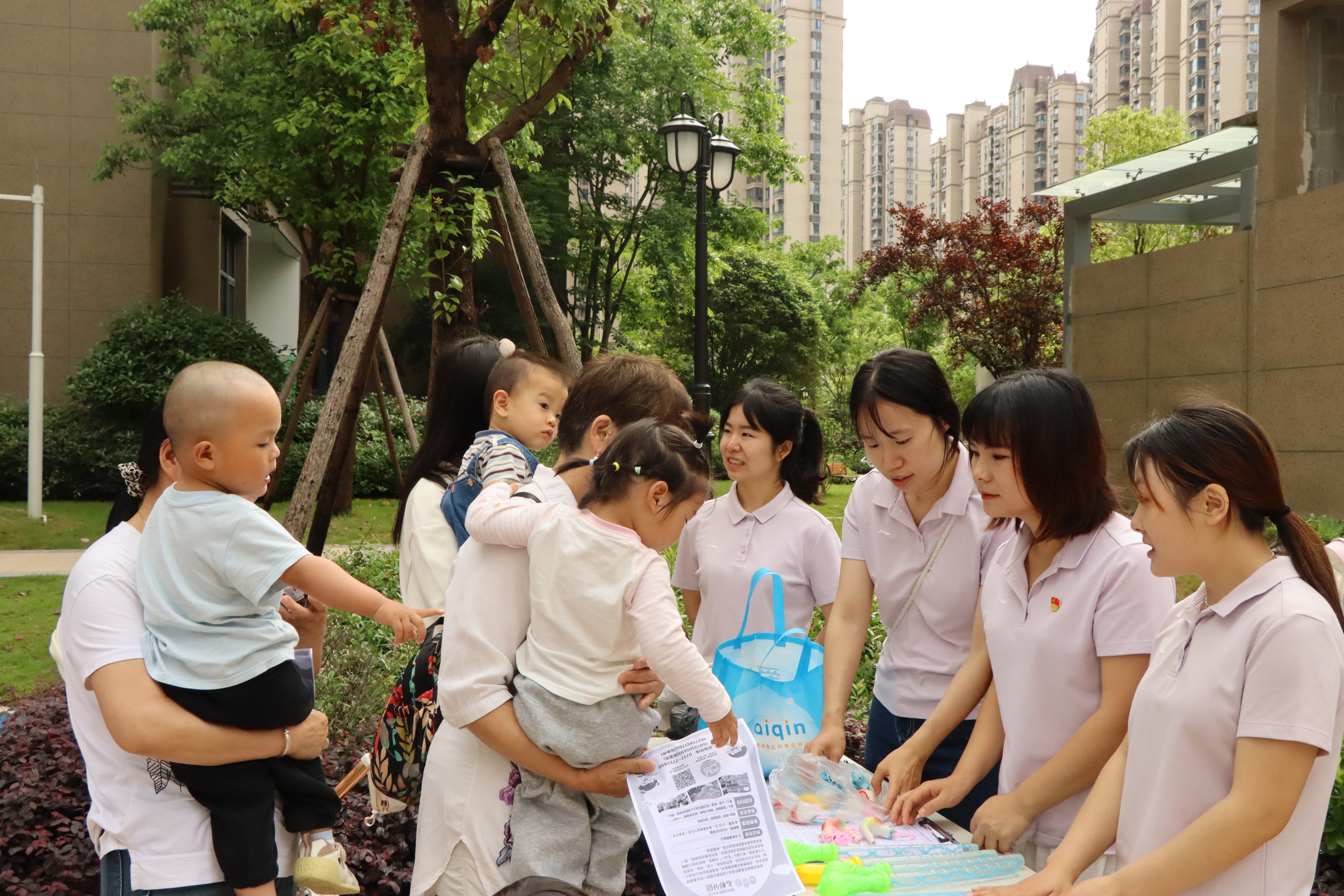 名都分园：小手探世界 早教伴童行