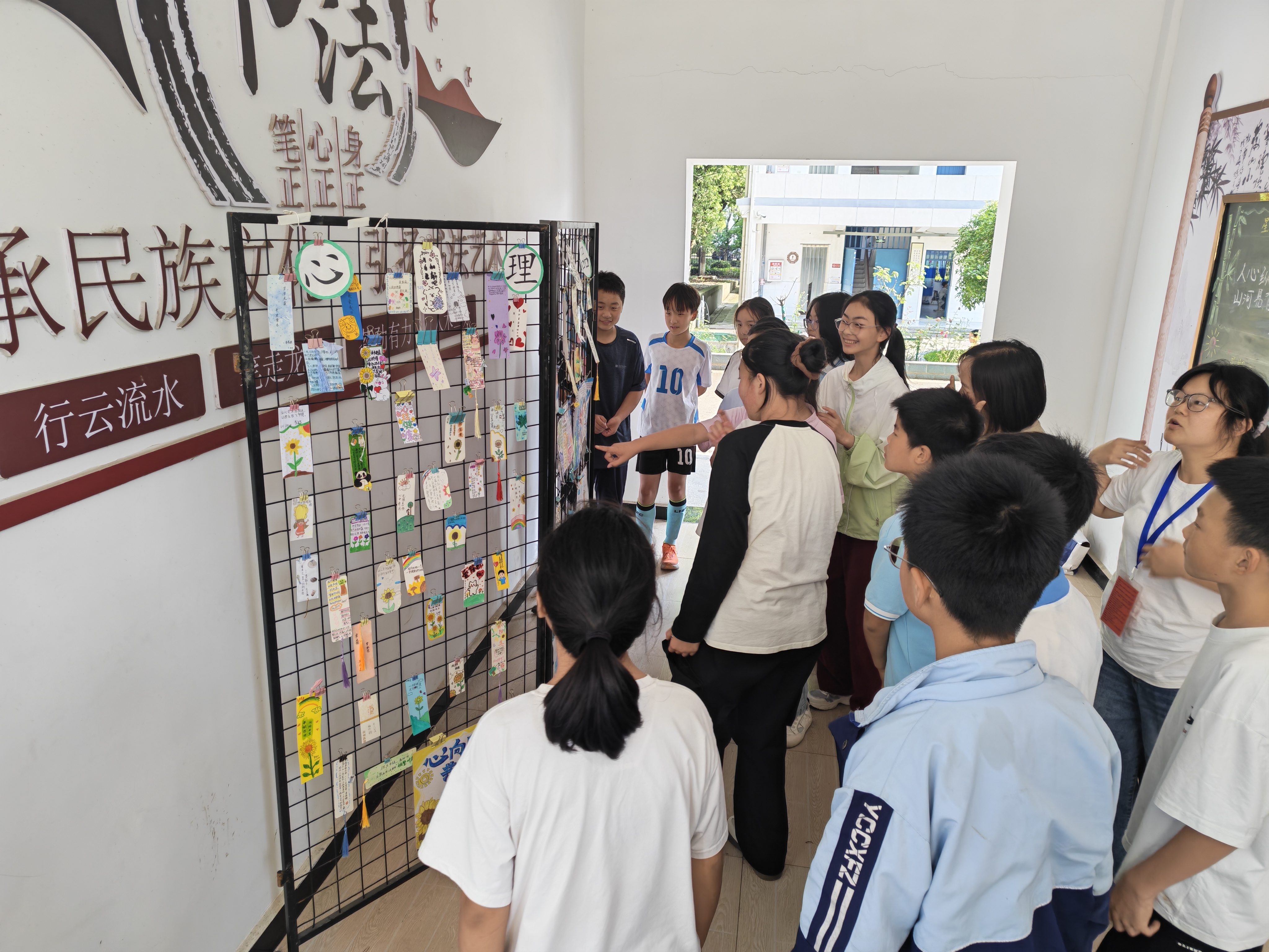 鸦鹊岭小学开展心理健康宣传教育月系列活动