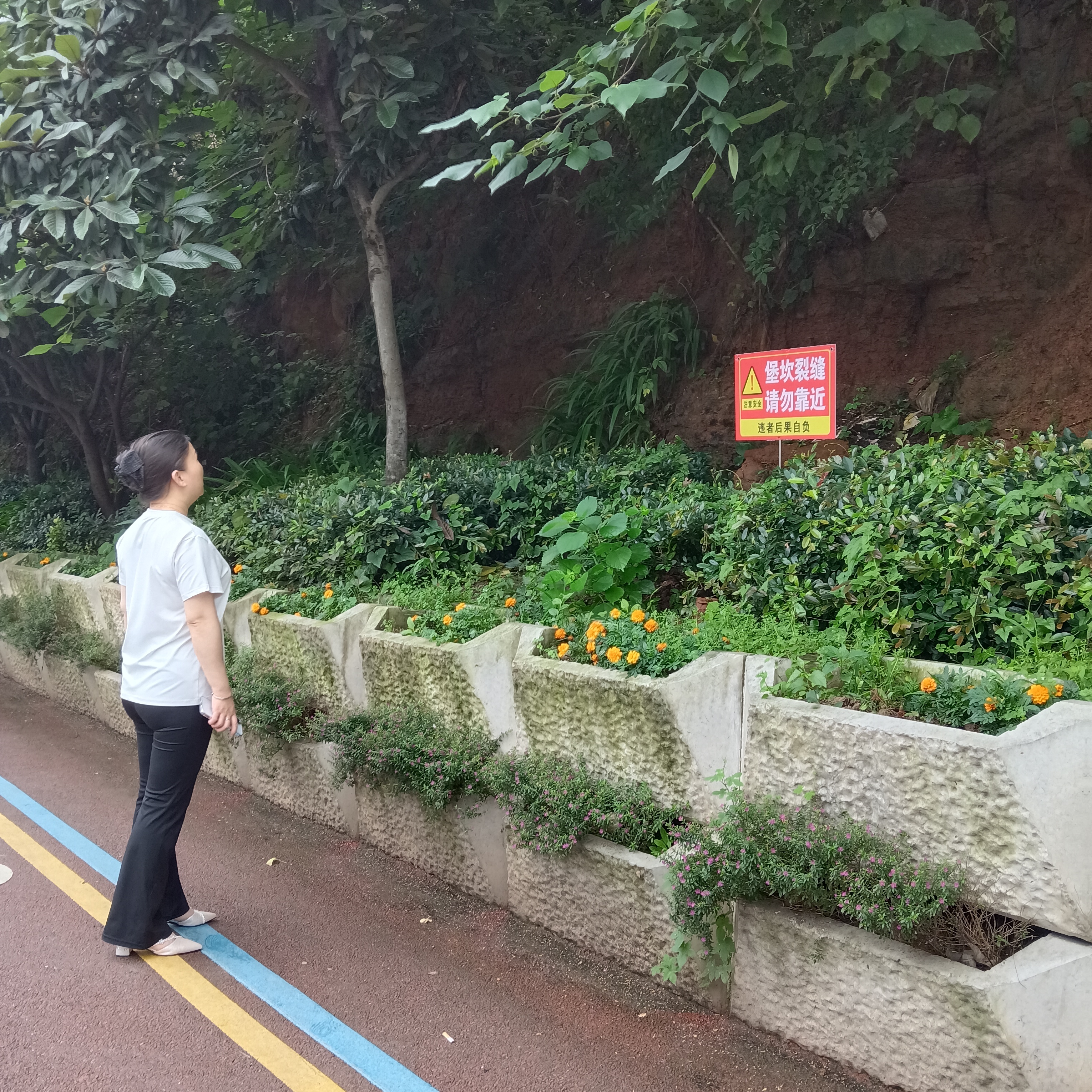 营盘社区：雨后巡查不松懈   筑牢社区安全防护网