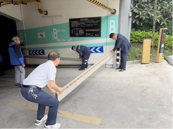 锦湖社区：严守防汛安全线 筑牢家园平安堤