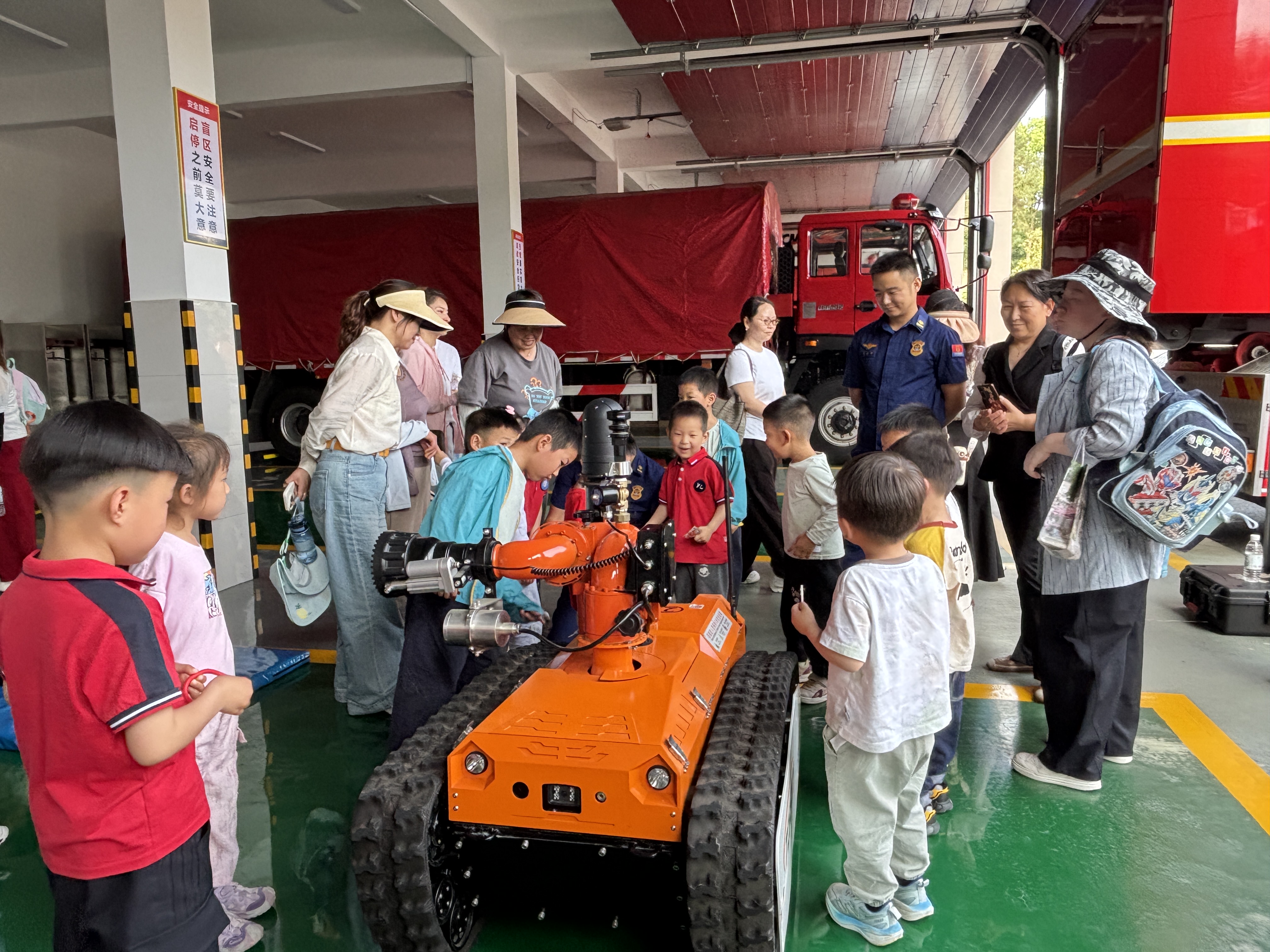 乐天溪分园：消防零距离 安全润童心