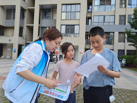 锦湖社区：错时宣传零距离 筑牢夏日防溺水安全线