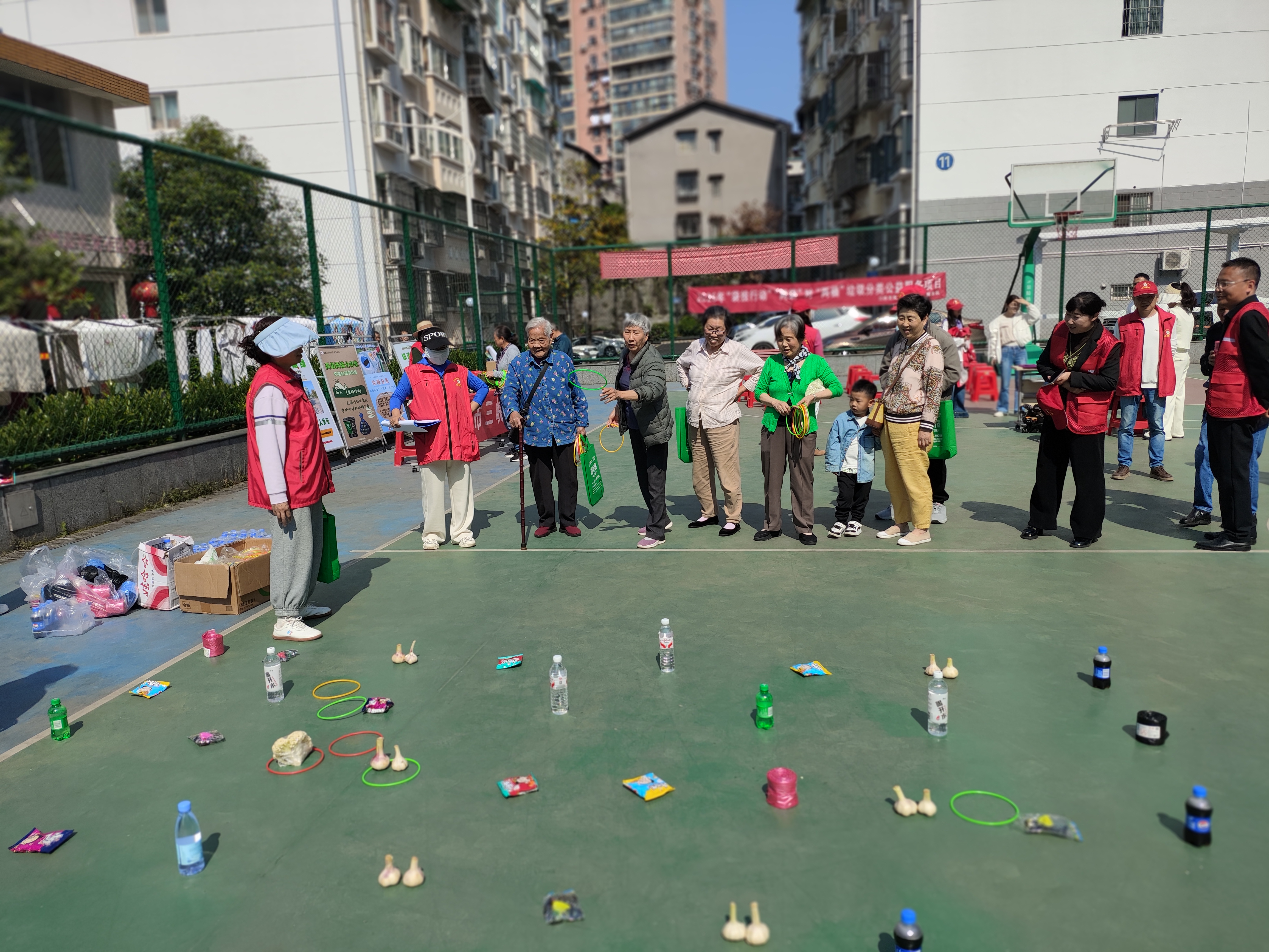 践行垃圾分类 共建绿色地质花苑