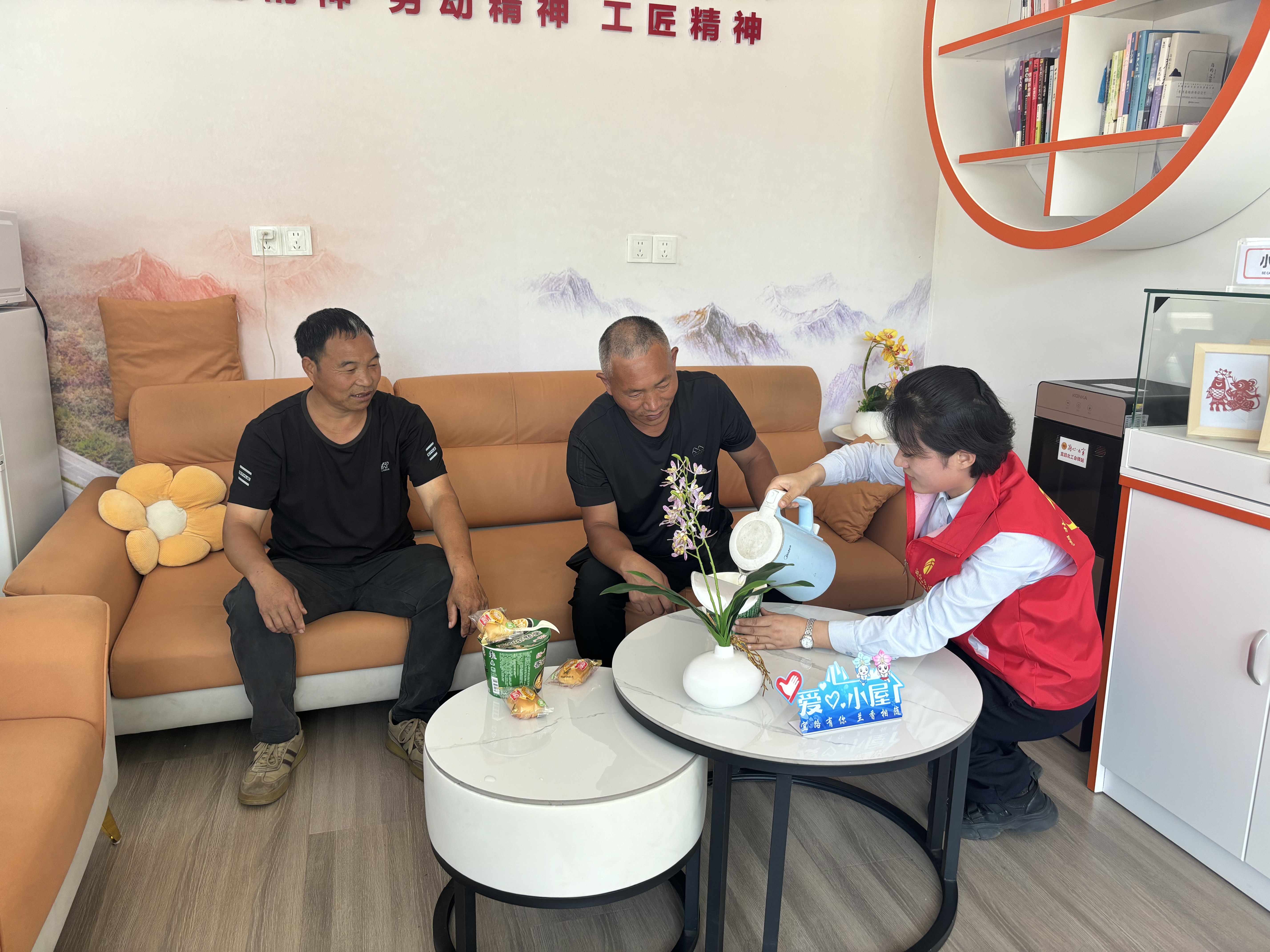 五一旅途暖心事：工会驿站里的温情守护