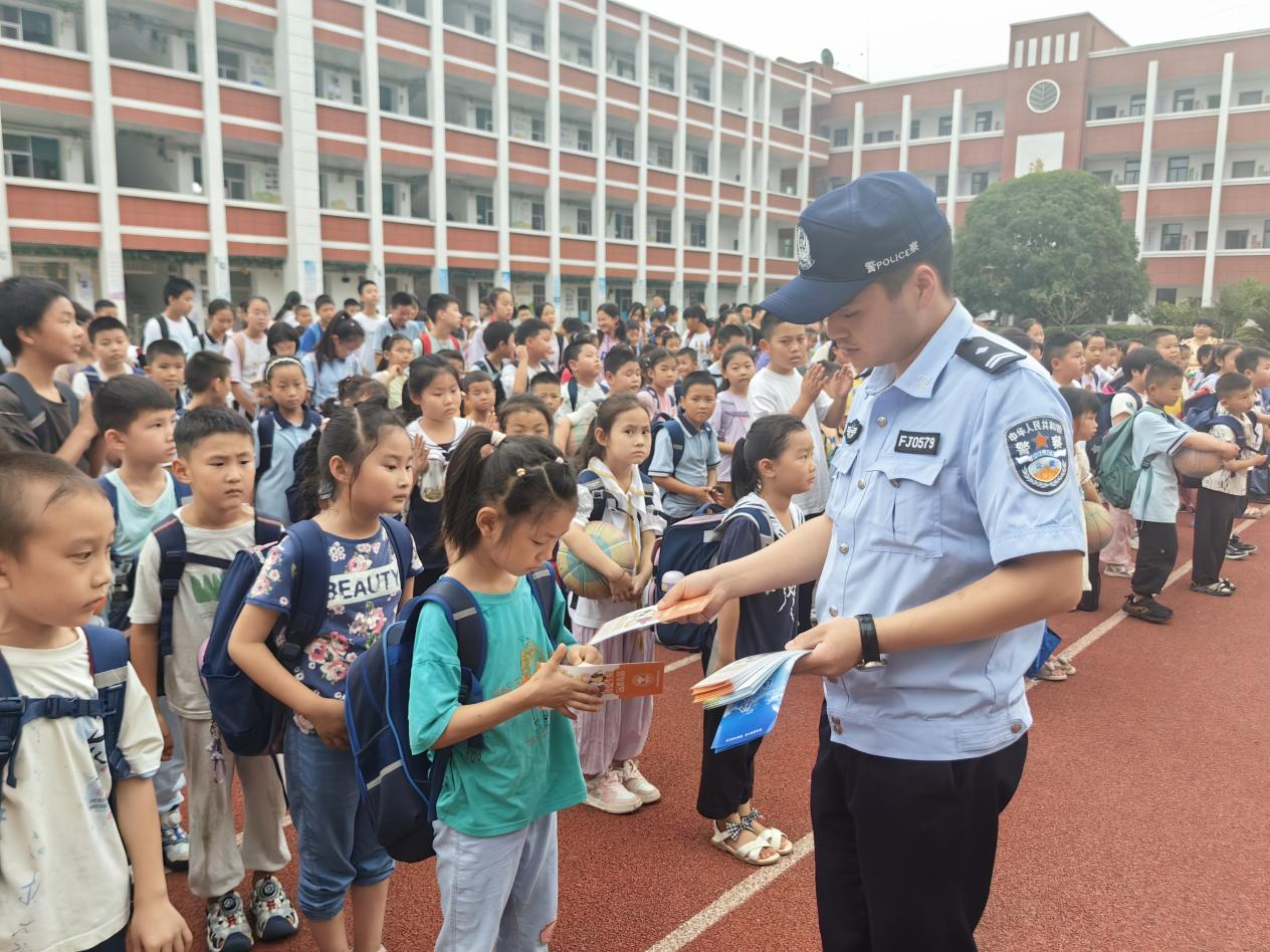分乡派出所开展反邪教宣传教育进校园活动