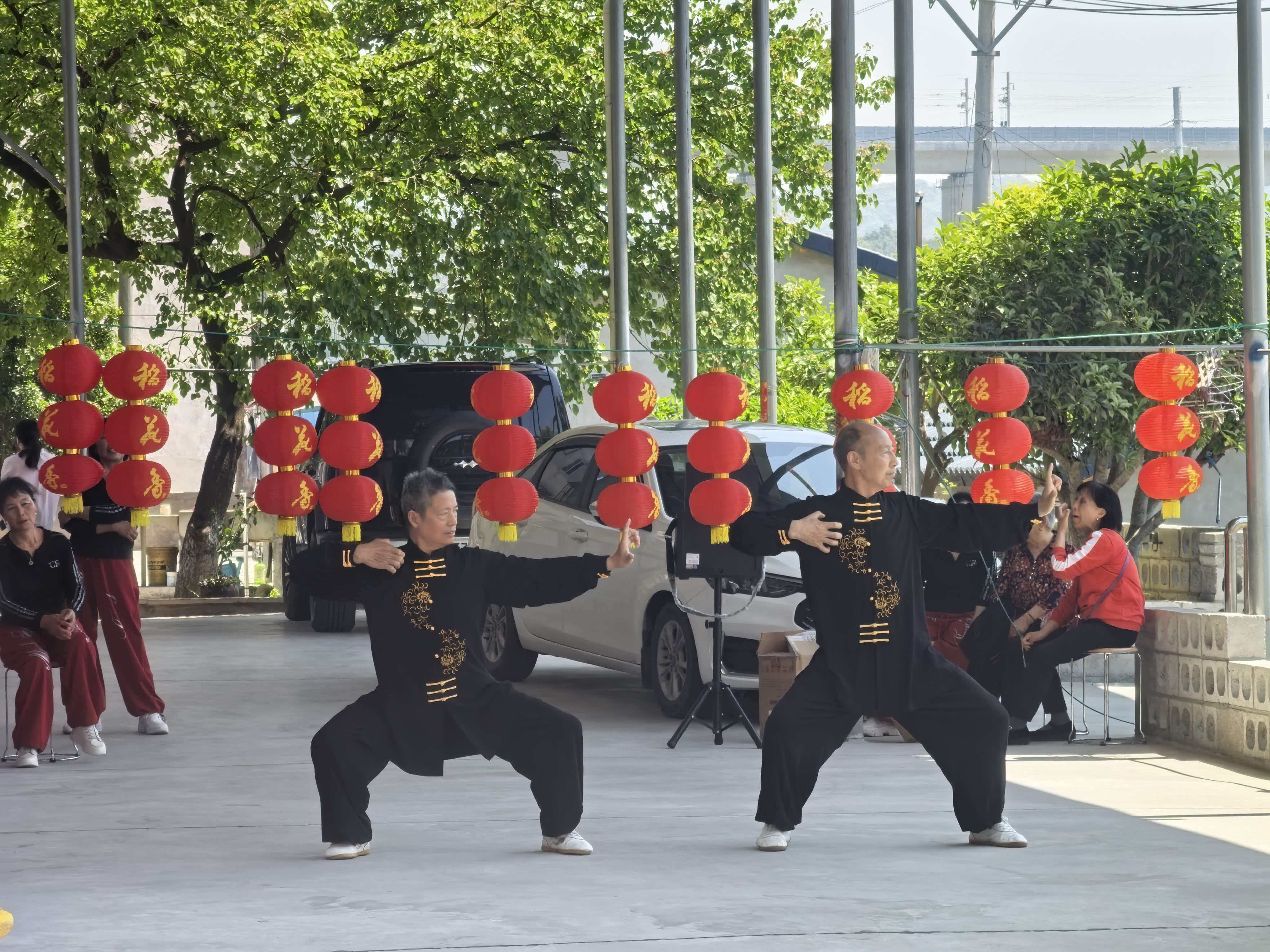 姜家湾村：人居环境换新颜 自办汇演晒幸福