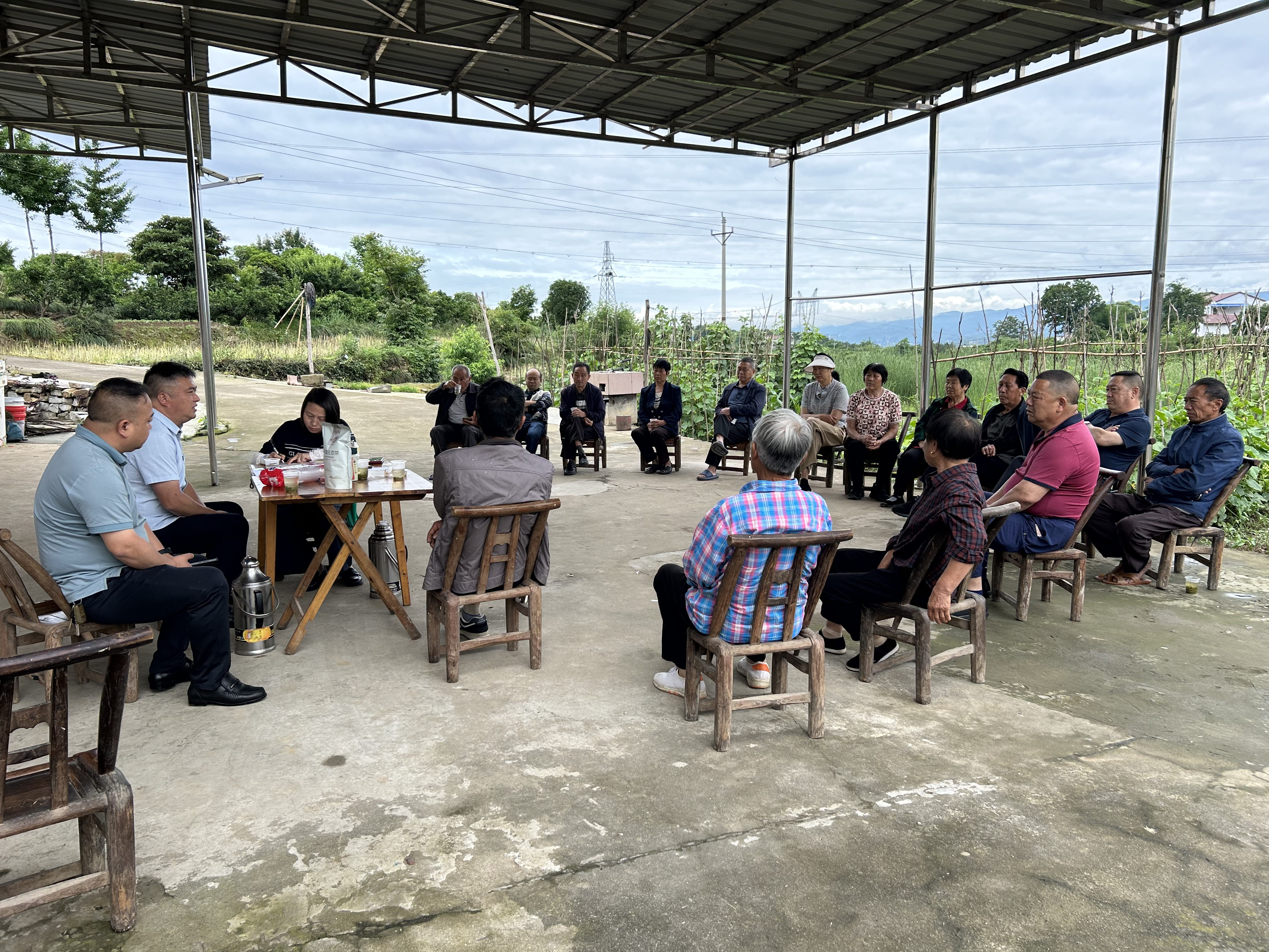 姜家畈村：村民齐聚屋场会 凝心聚力修通便民路