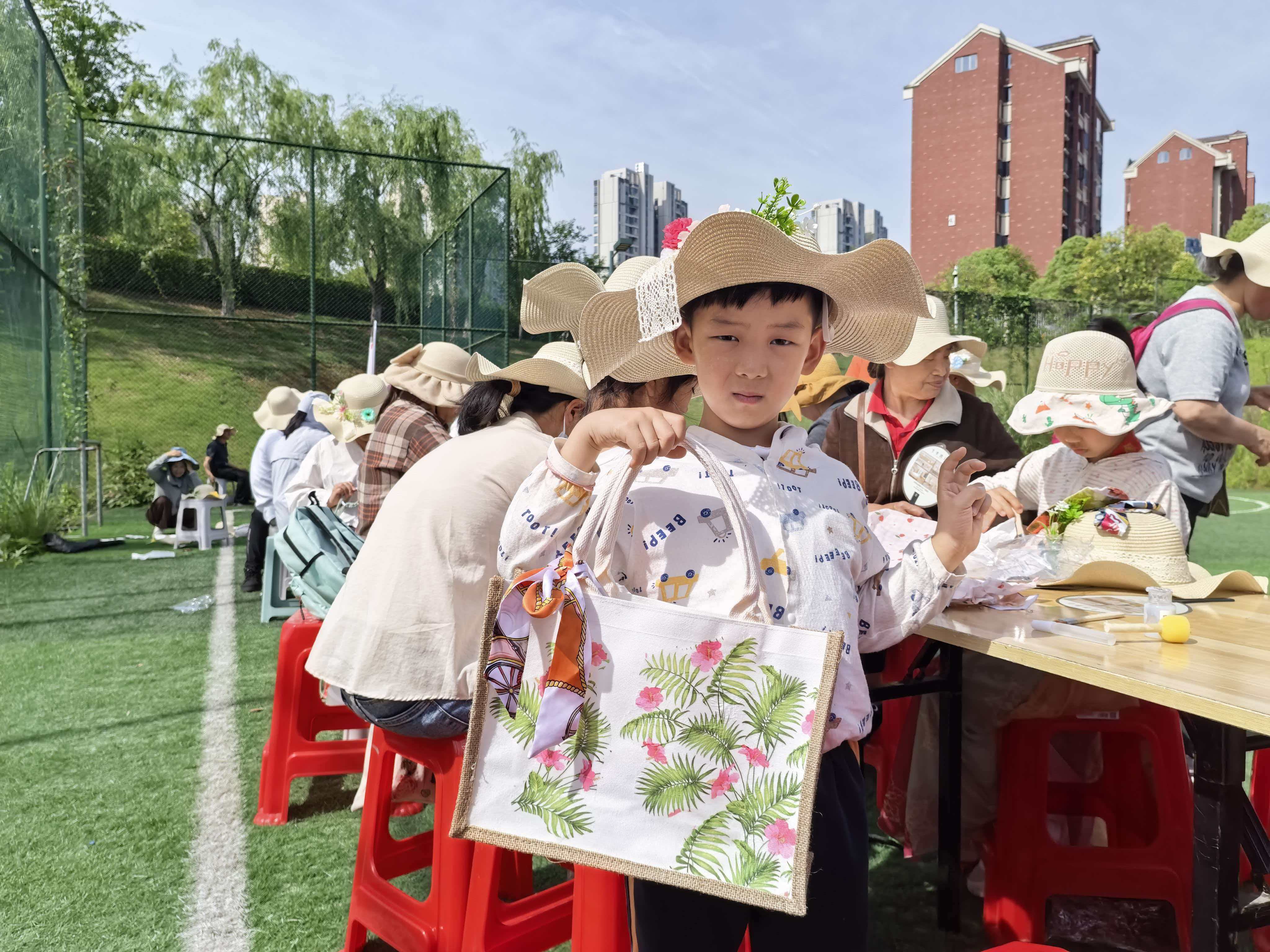 锦云社区：温情母亲节 邻里共感恩