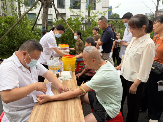 锦江社区：免费体检进社区 健康服务暖民心