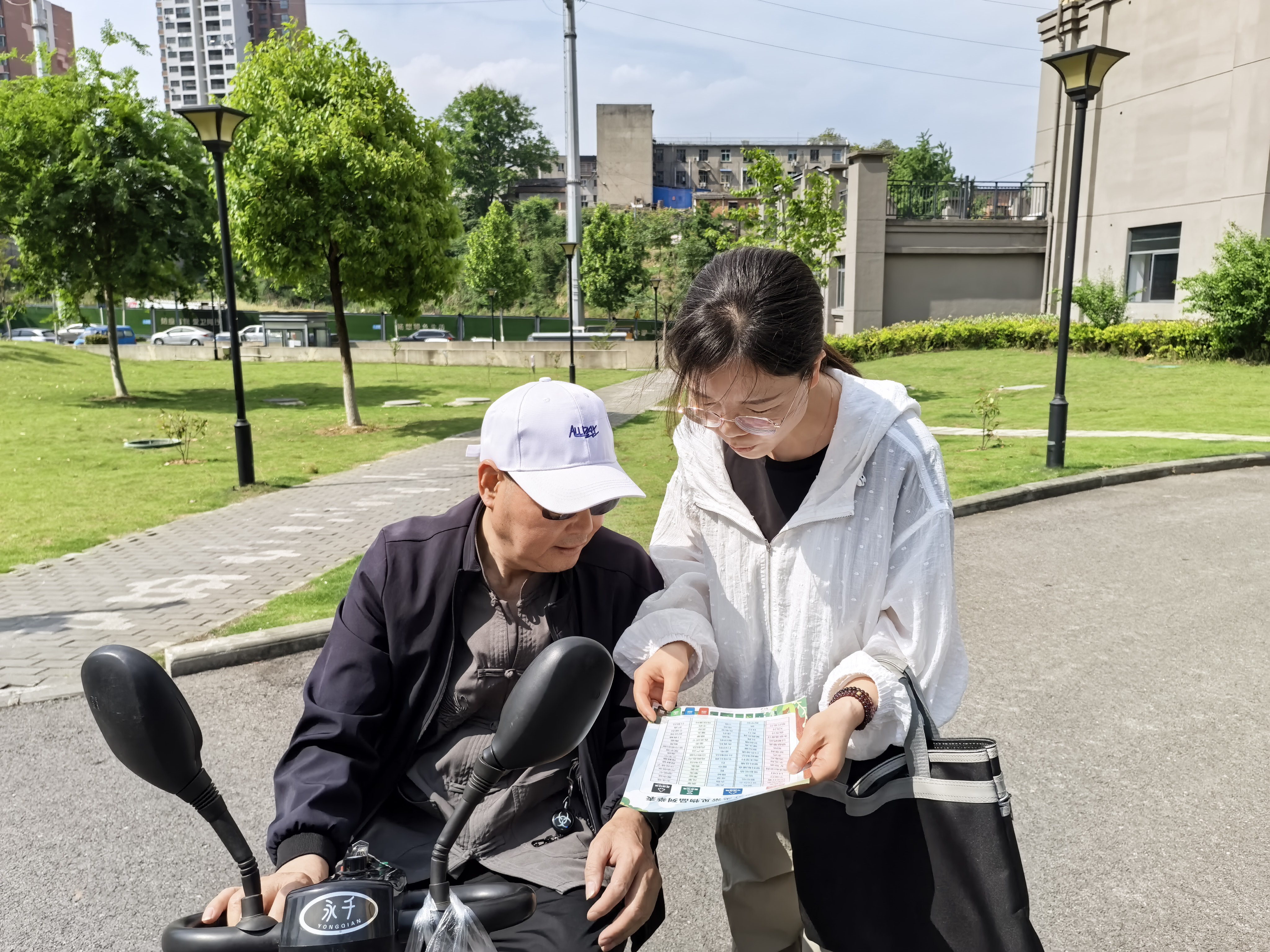 冯家湾社区：践行两袋两桶 助力垃圾分类