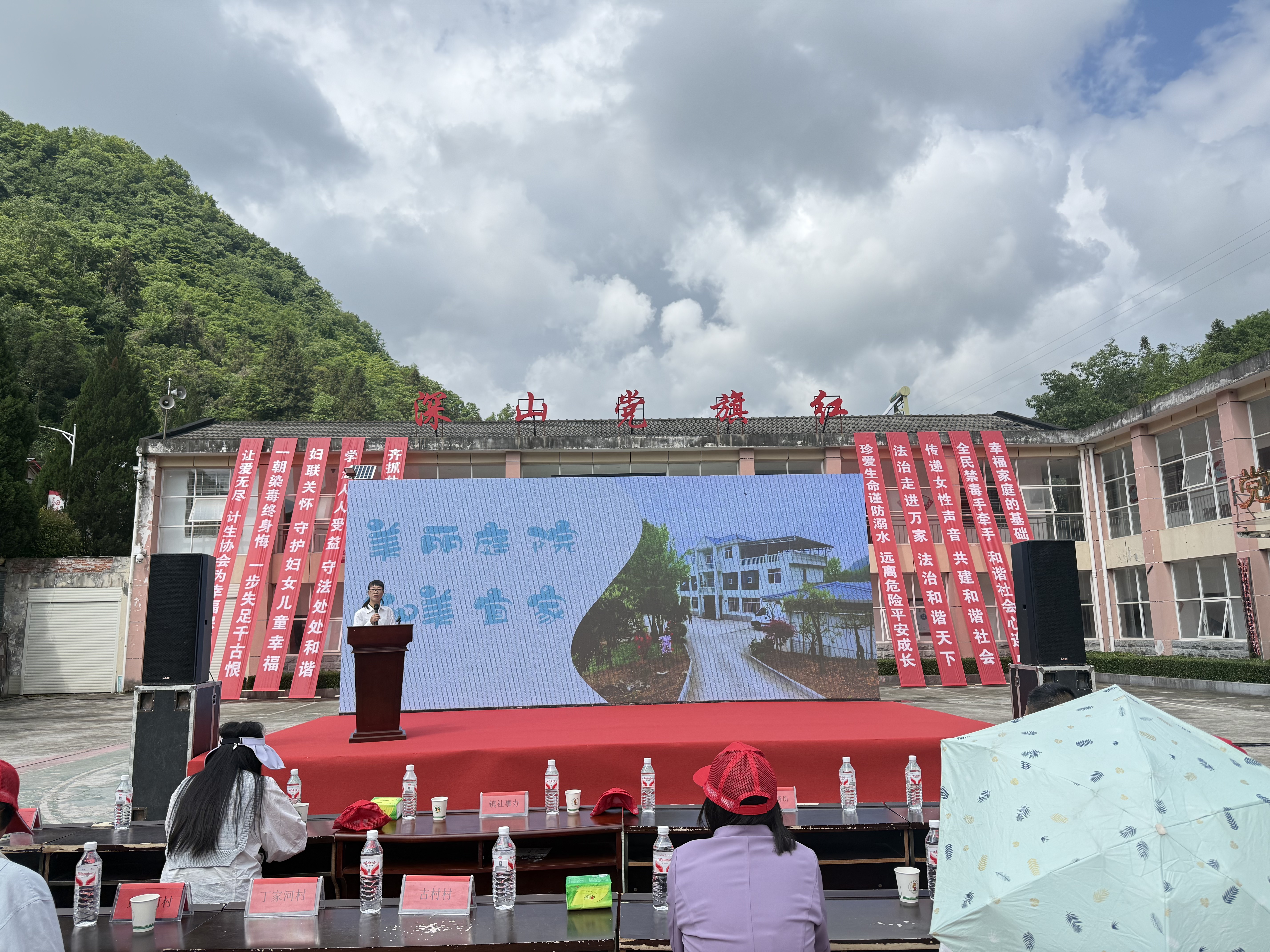 支客师宣讲：巾帼宣讲进庭院 共建和美幸福家