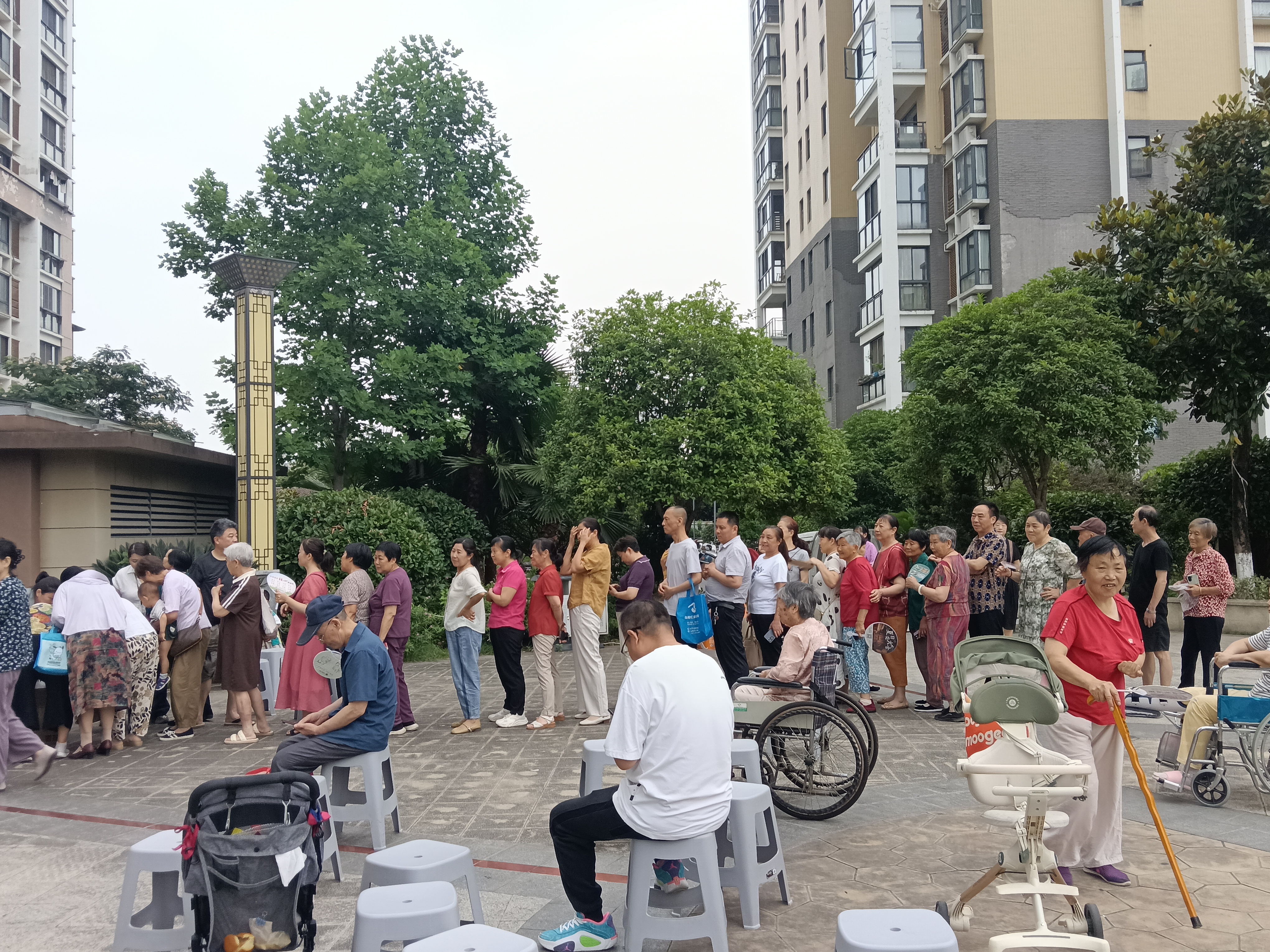 长江市场社区：粽叶飘香端午至 邻里欢聚暖人心