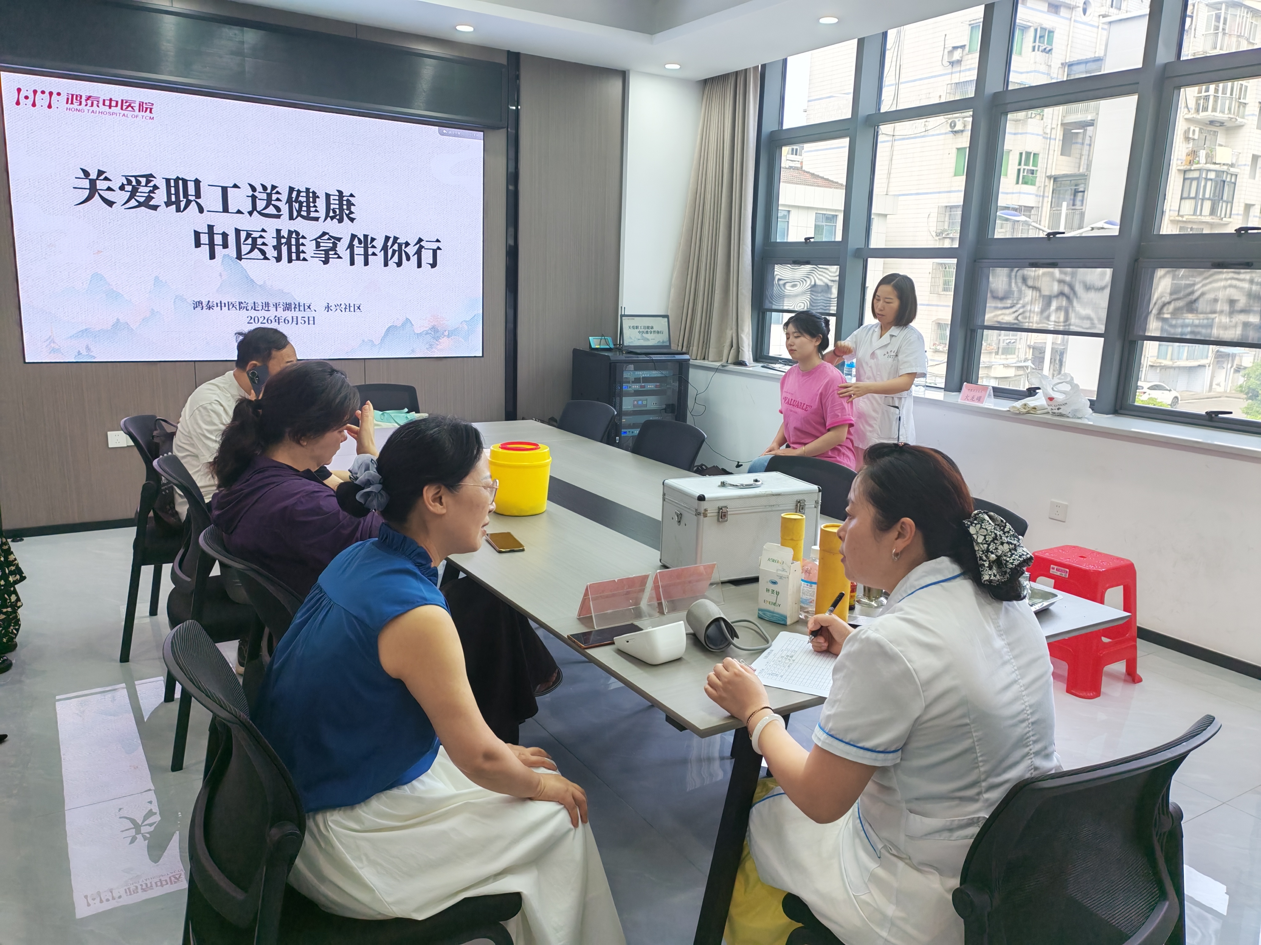 平湖社区：关爱职工送健康 中医推拿伴你行