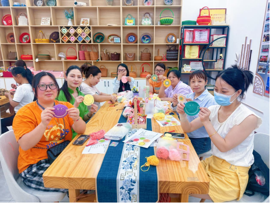 学艺即创收：南村坪村清南巧女搭建宝妈居家增收平台