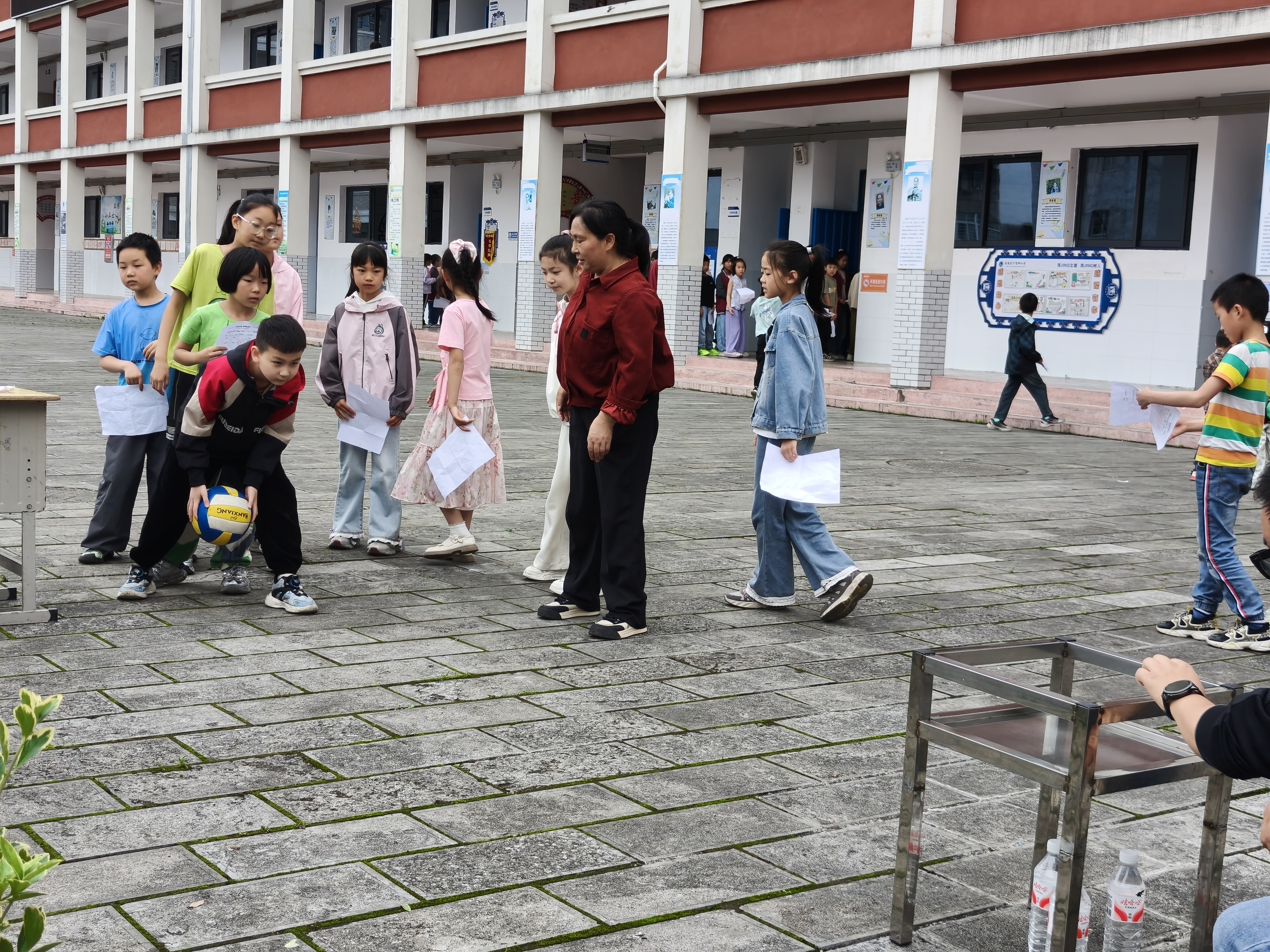 下堡坪乡：童心向党展笑颜 “四JING”游园乐翻天
