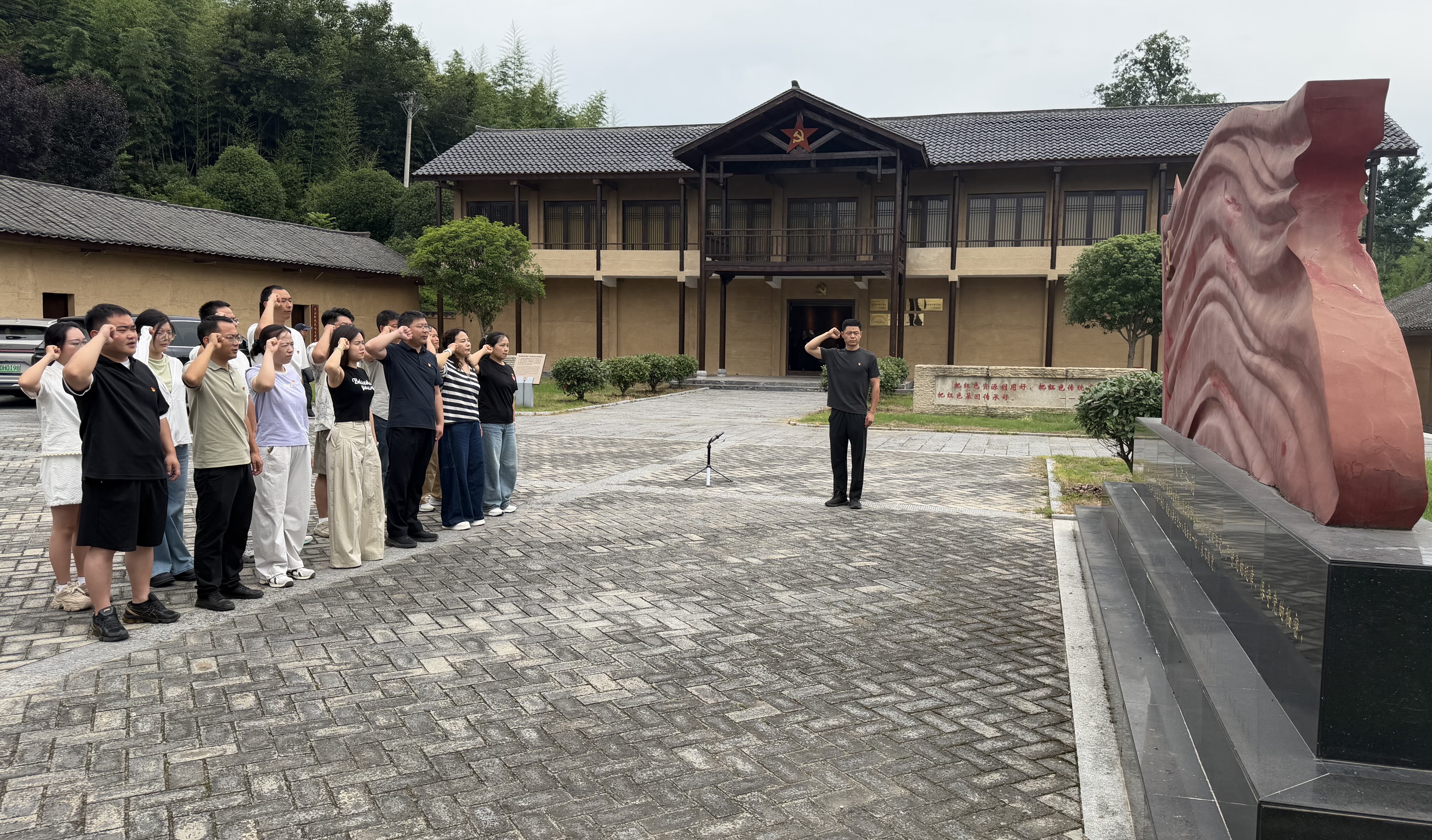 追寻瓦仓红色足迹  坚守市政初心使命