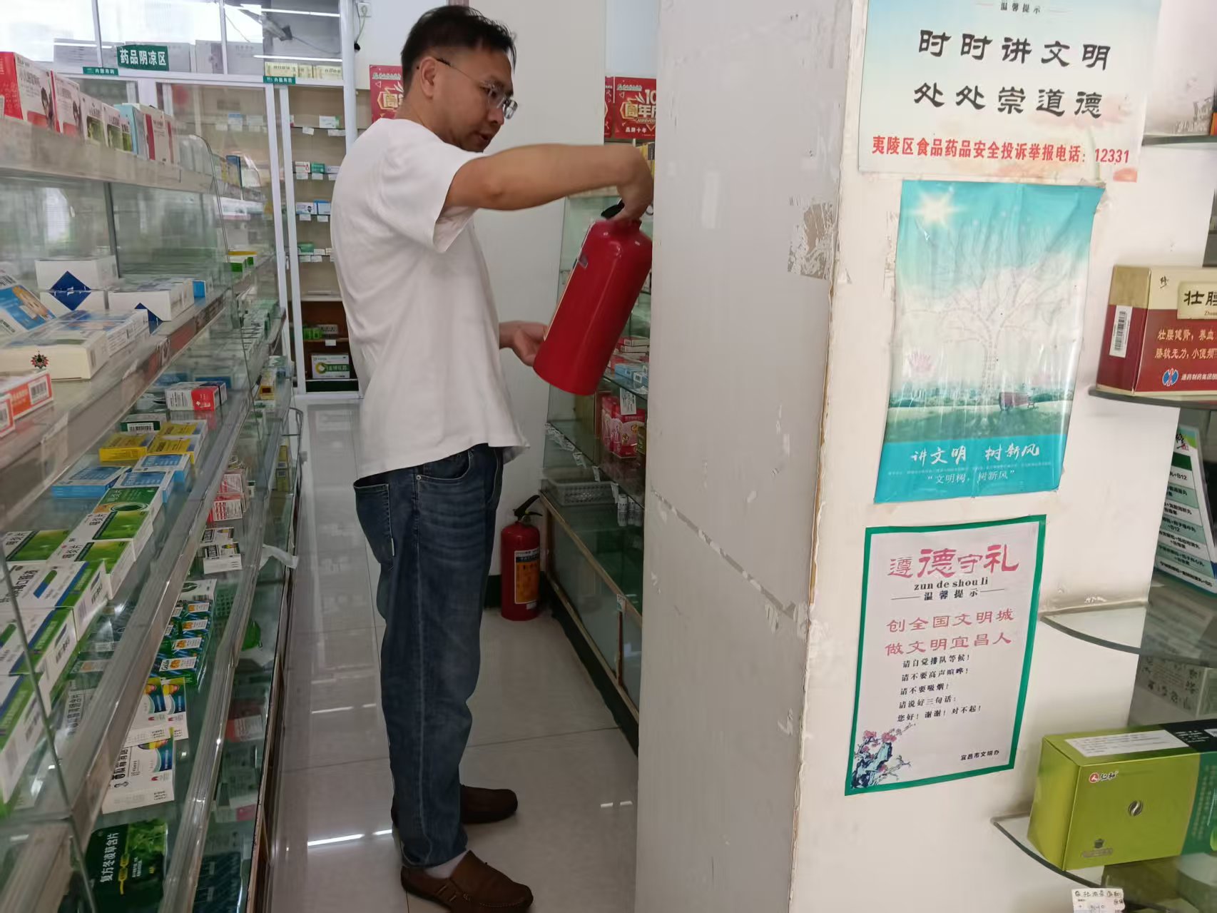 谭家榜社区：筑牢安全防线 守护辖区平安