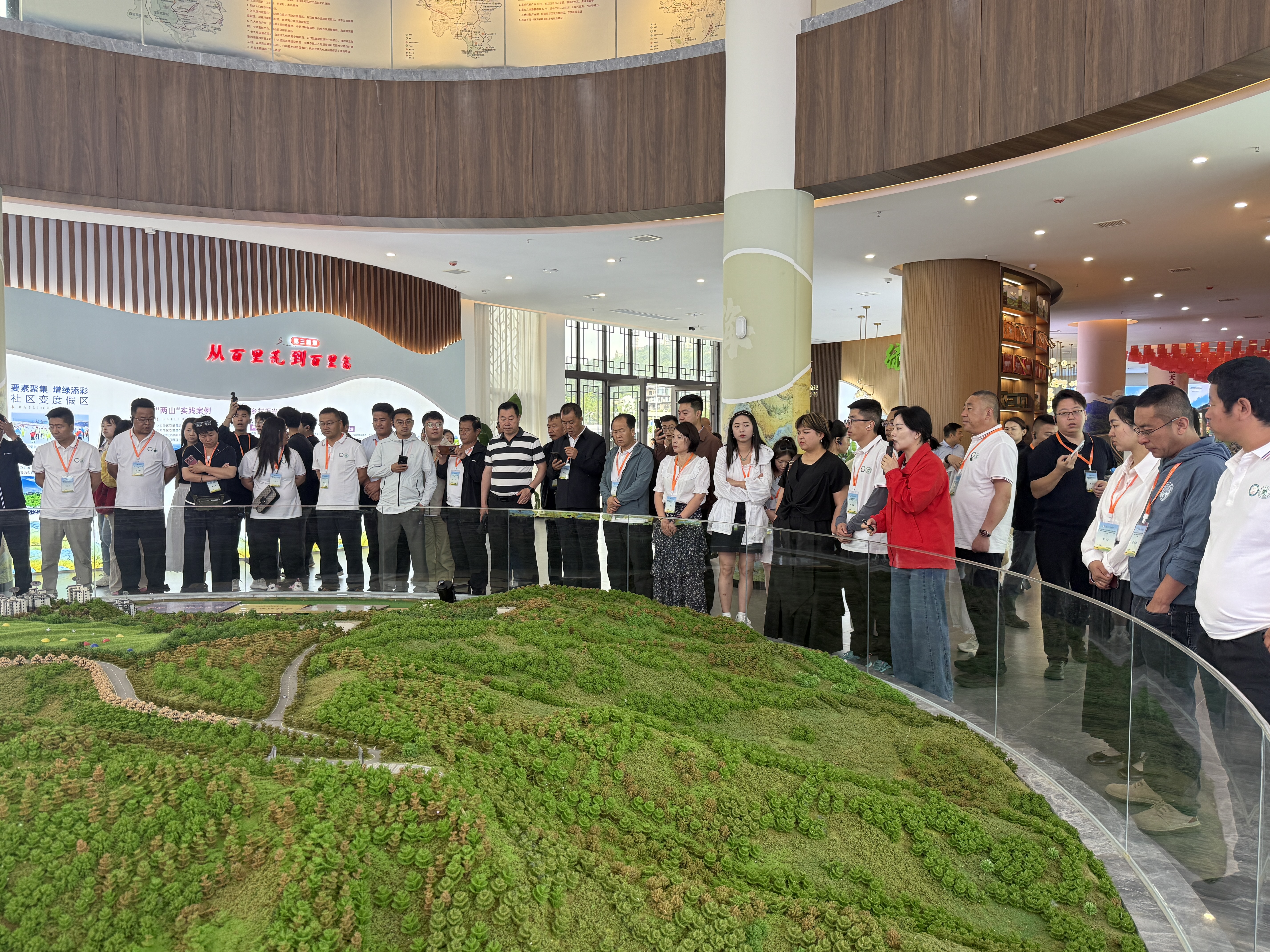 从“两山”转化到全域联动：甘肃“头雁”学员来百里荒研学乡村产业振兴路径