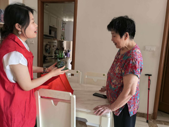 锦湖社区：“三访三化”暖人心 端午粽香慰独居