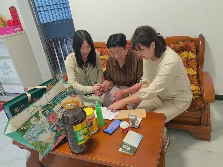 鄢家河村：节前走访慰问计生特扶家庭