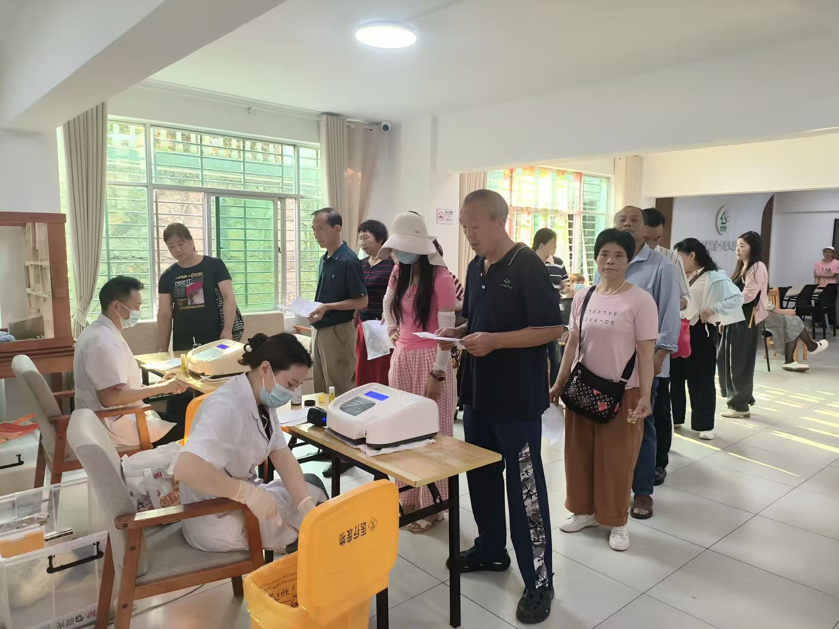 黄金卡社区：贴心体检 关爱相伴