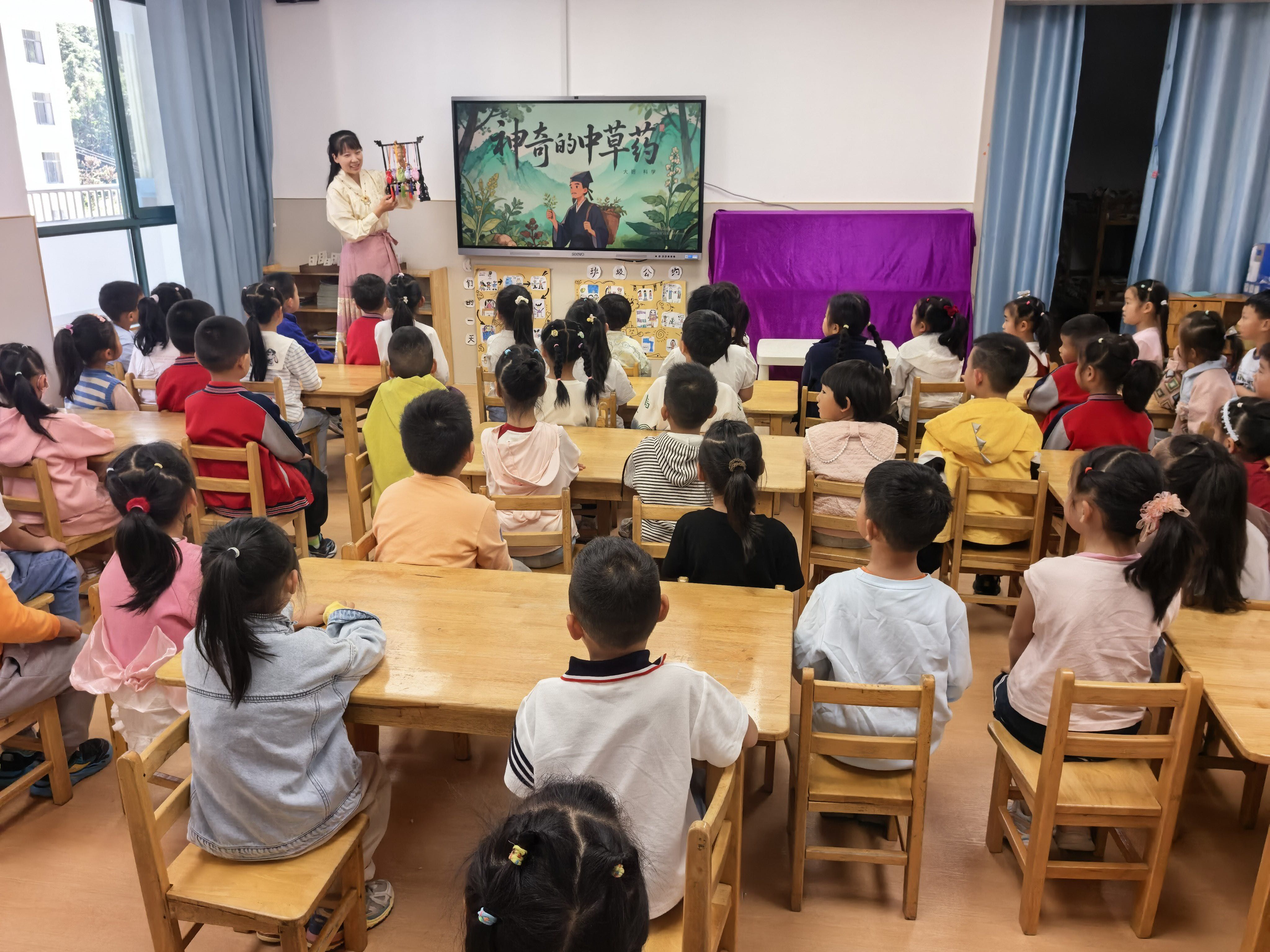 樟村坪镇：神奇中草药 传承岐黄术 中医药文化进校园