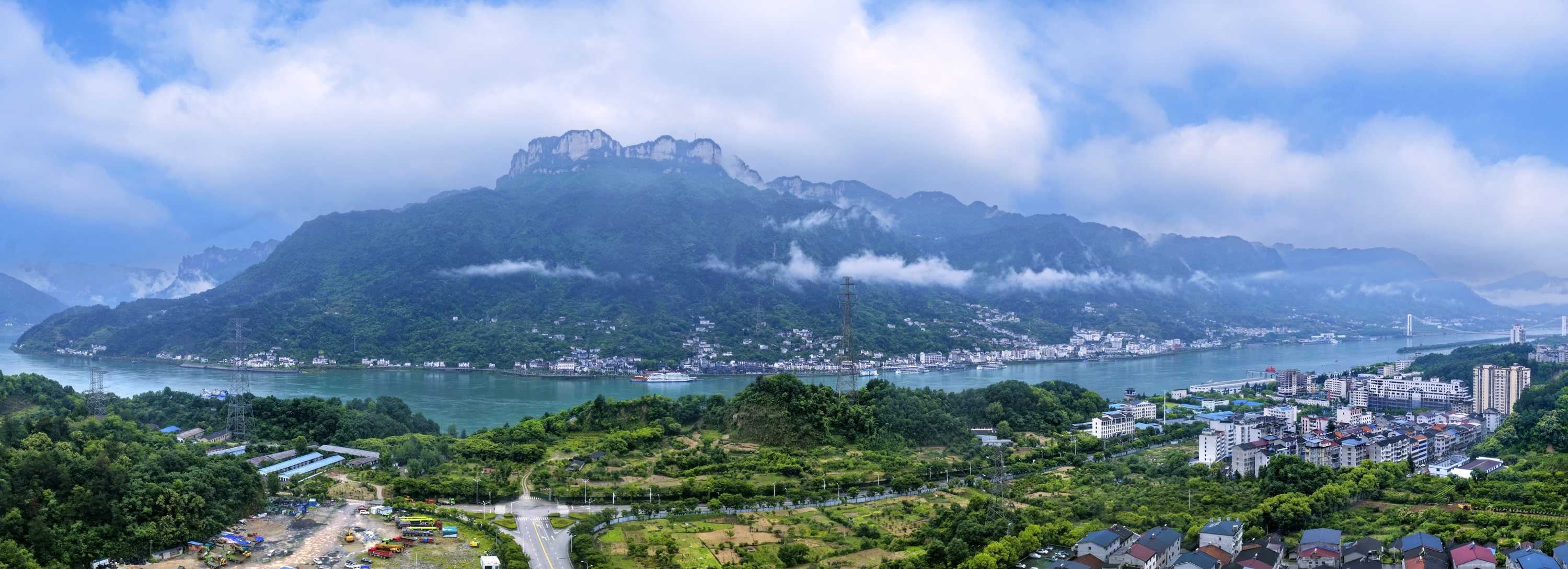 雨润峡江云海涌 夷陵三镇入画来