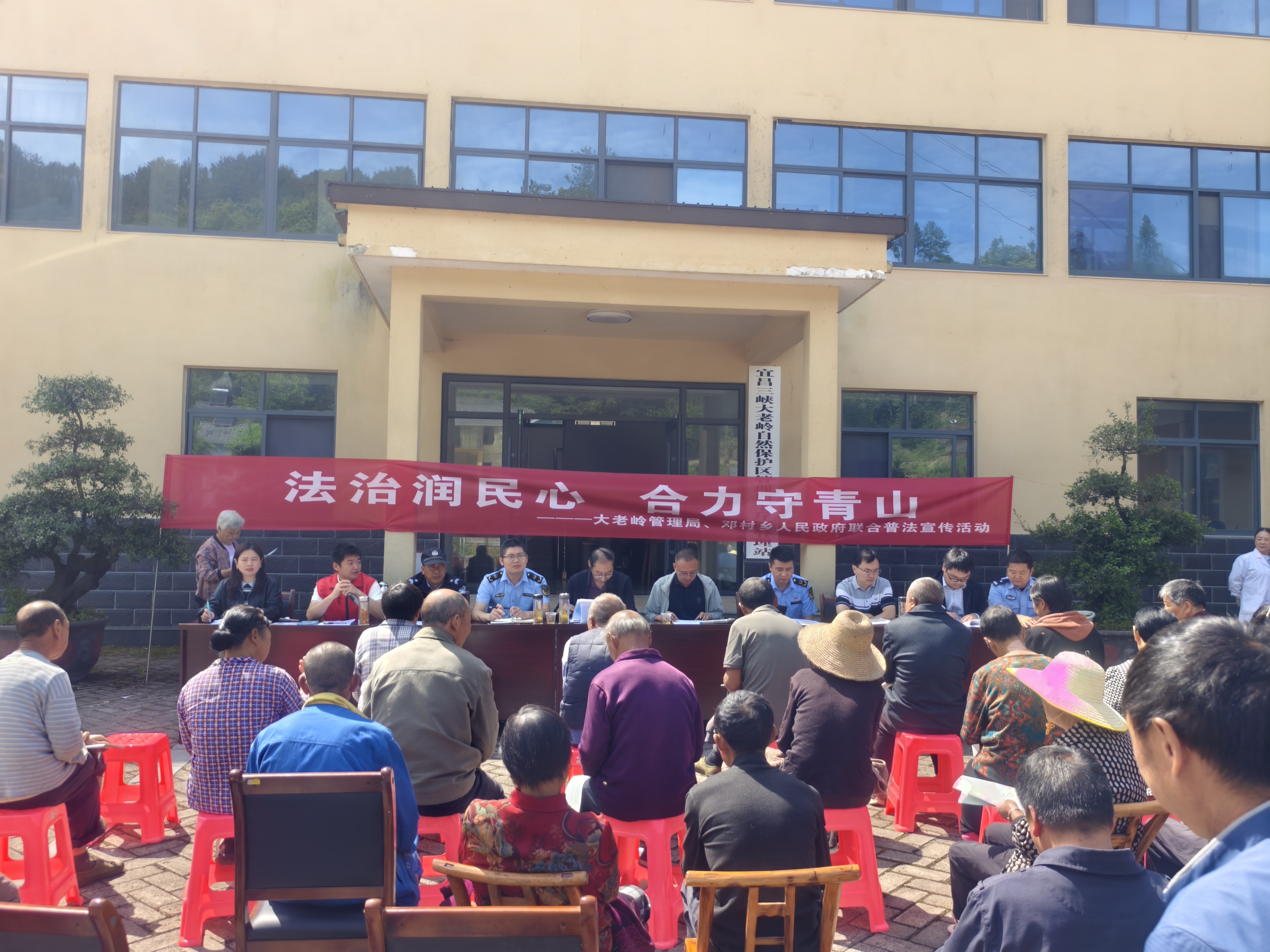 乡音普法接地气 “支客师”串门送法护青山