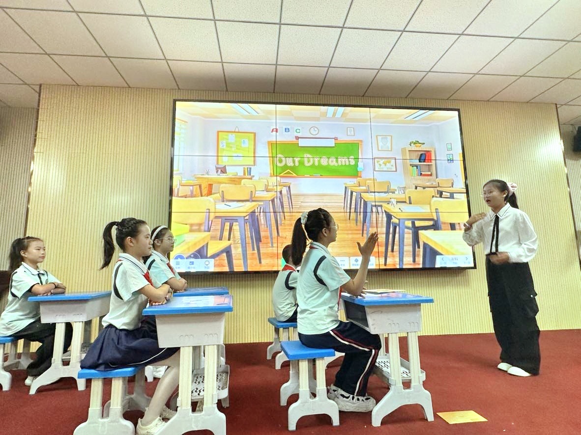 冯家湾小学教联体暨英语学科活动顺利举行