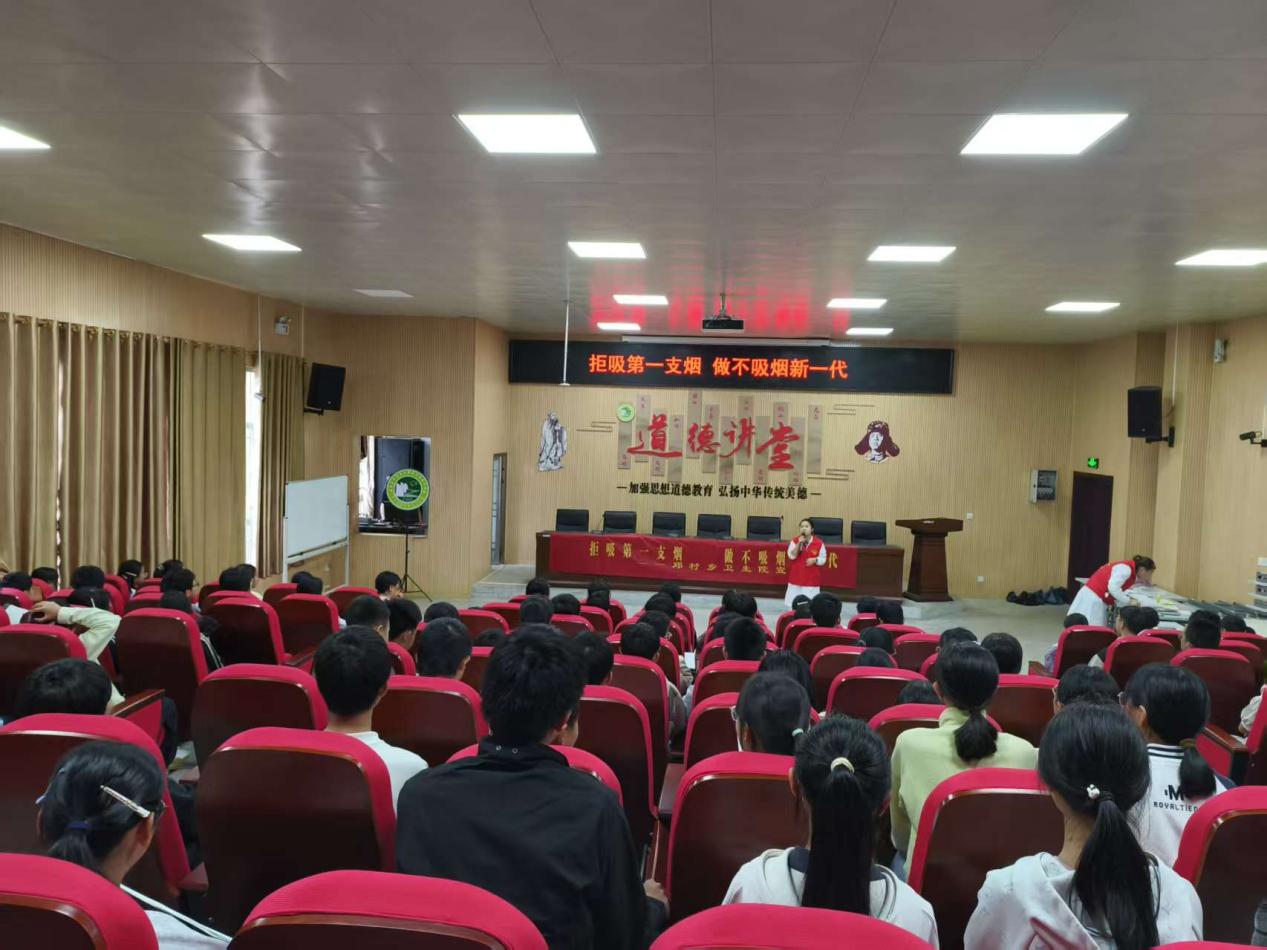 邓村乡卫生院：健康讲座进校园 护航青少年健康成长