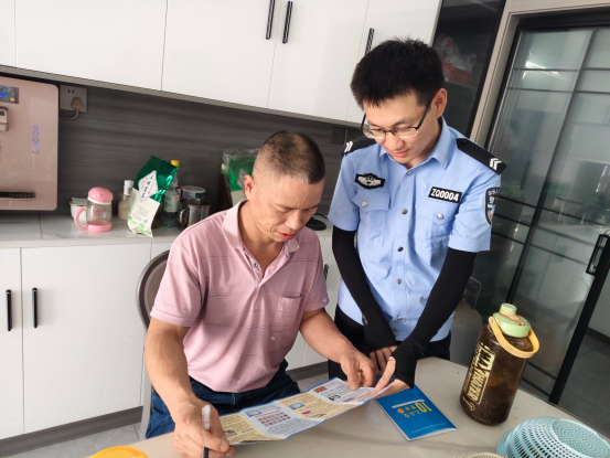 乐天溪镇开展入户禁毒与防电诈宣传走访工作