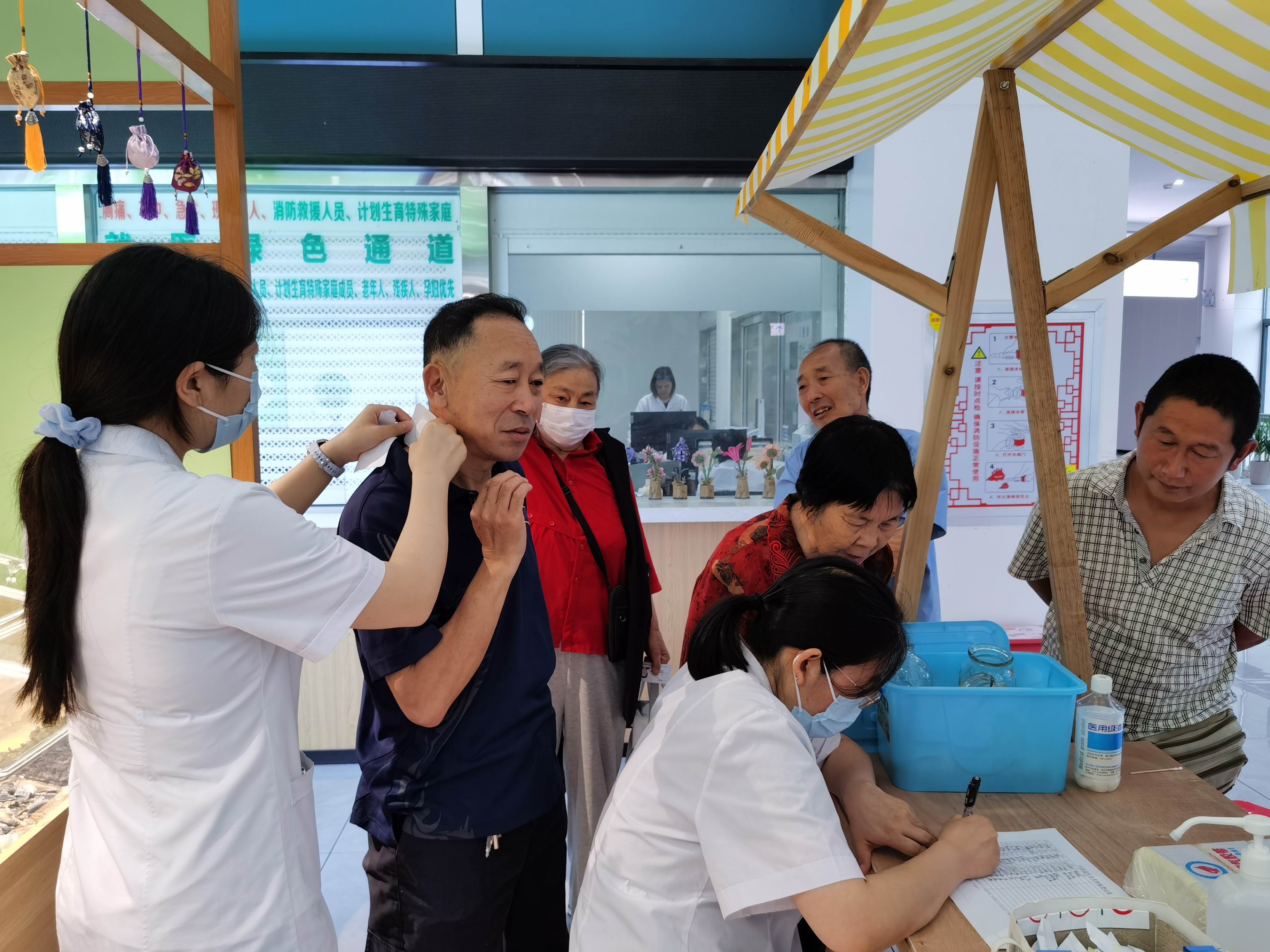 雾渡河镇中心卫生院：中医市集“摆摊”送健康 基层服务“走新”更“走心”