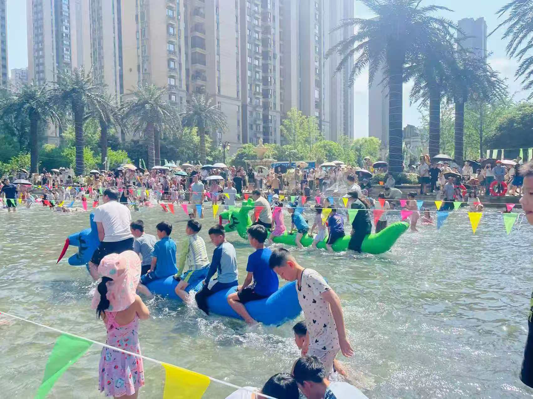 锦湖社区：龙舟逐浪迎端午 邻里欢聚暖人心