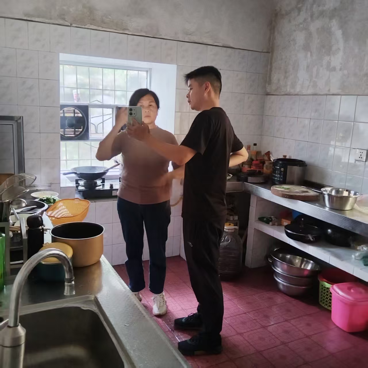 南津关村：邻里互助暖人心 老人认证上门帮