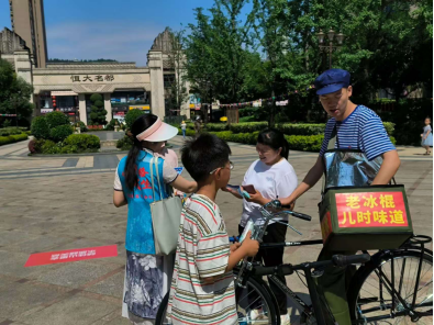 锦湖社区：怀旧冰棍忆童年 暖心邻里庆“六一”