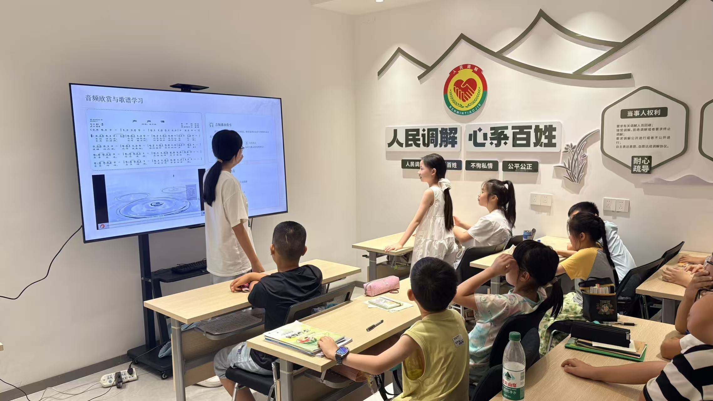 港虹社区：歌声漫盛夏 古韵润童心