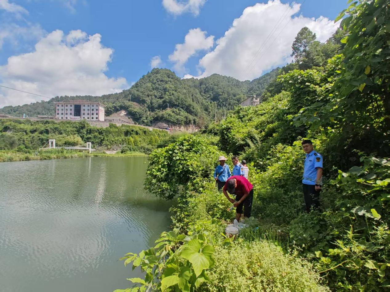 下堡坪：开展防汛防溺水专项巡查 筑牢暑期安全防线
