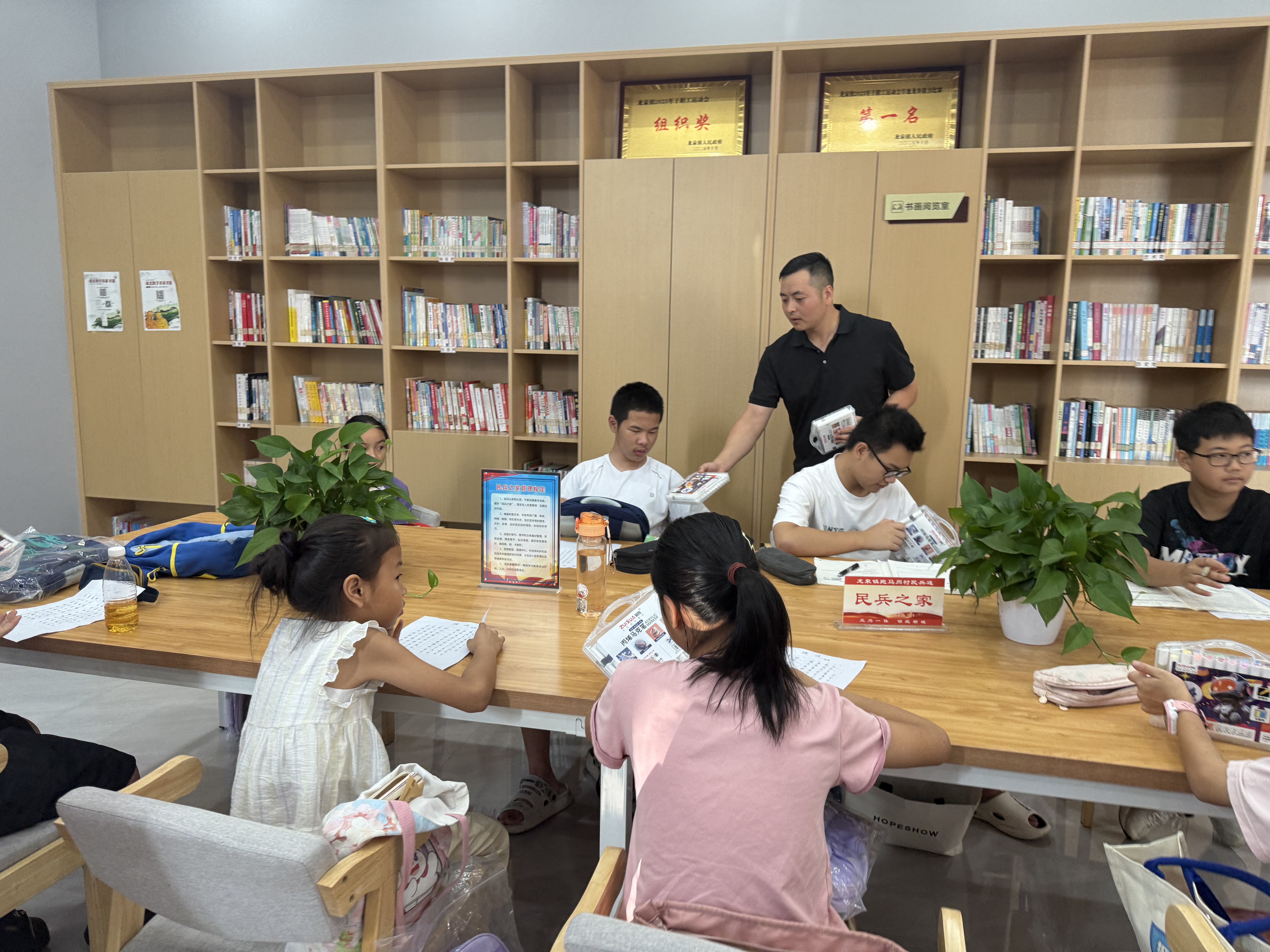 跑马岗村：新书包绘出童年色彩  小托管托起民生温度