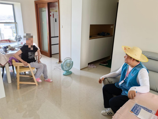 锦云社区：走访独居老人 筑牢防汛安全防线