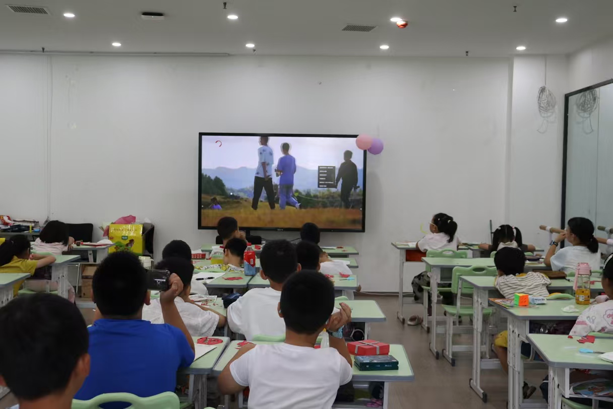 绿洲社区：光影励童心 笃行助成长
