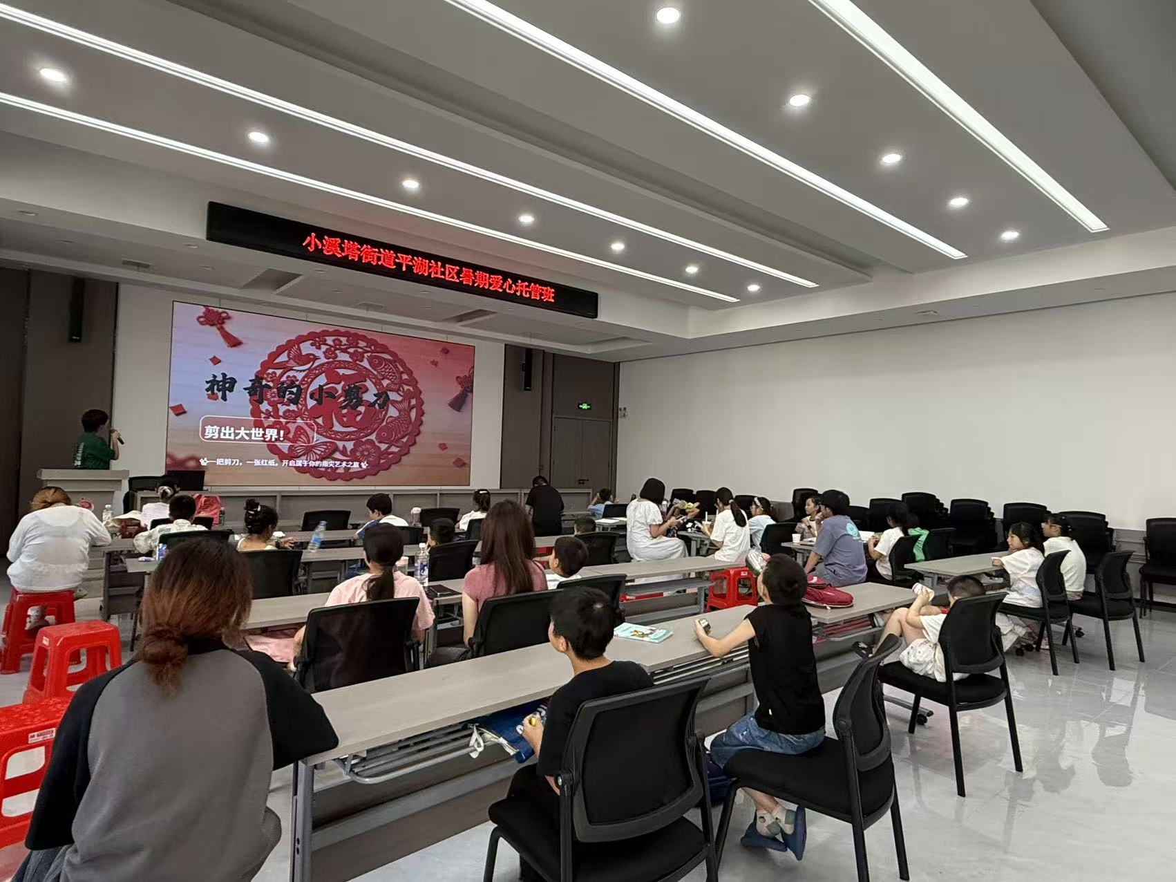 平湖社区：指尖剪美好 非遗润童心