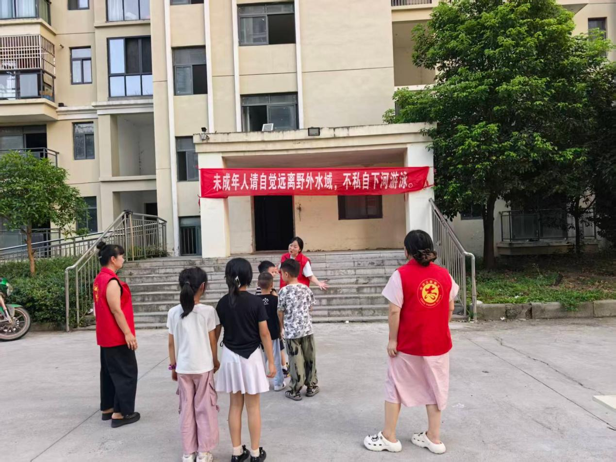鸦鹊岭社区：开展防溺水宣传 守护未成年人安全