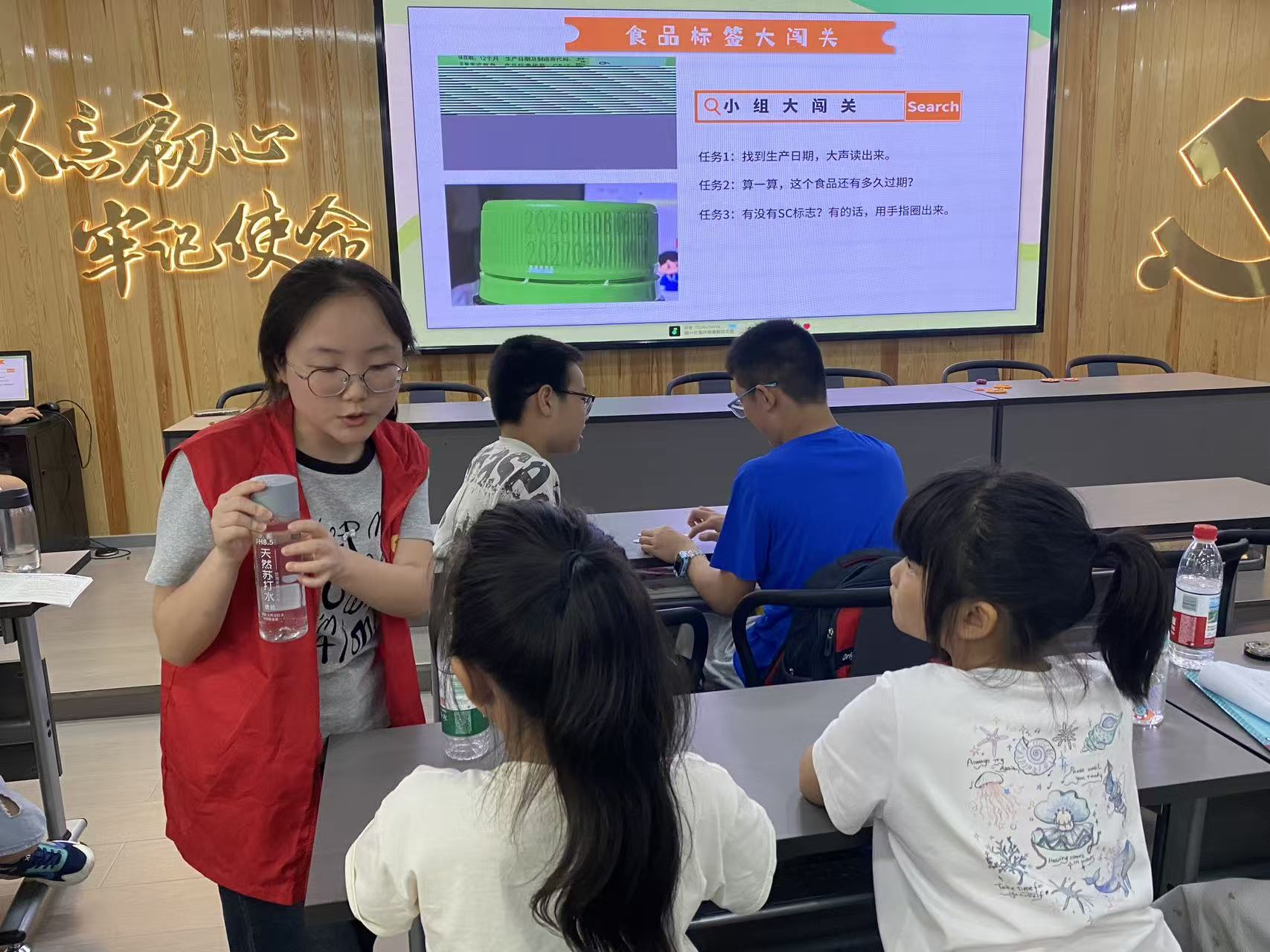 东湖社区：普及食品安全 筑牢成长防线